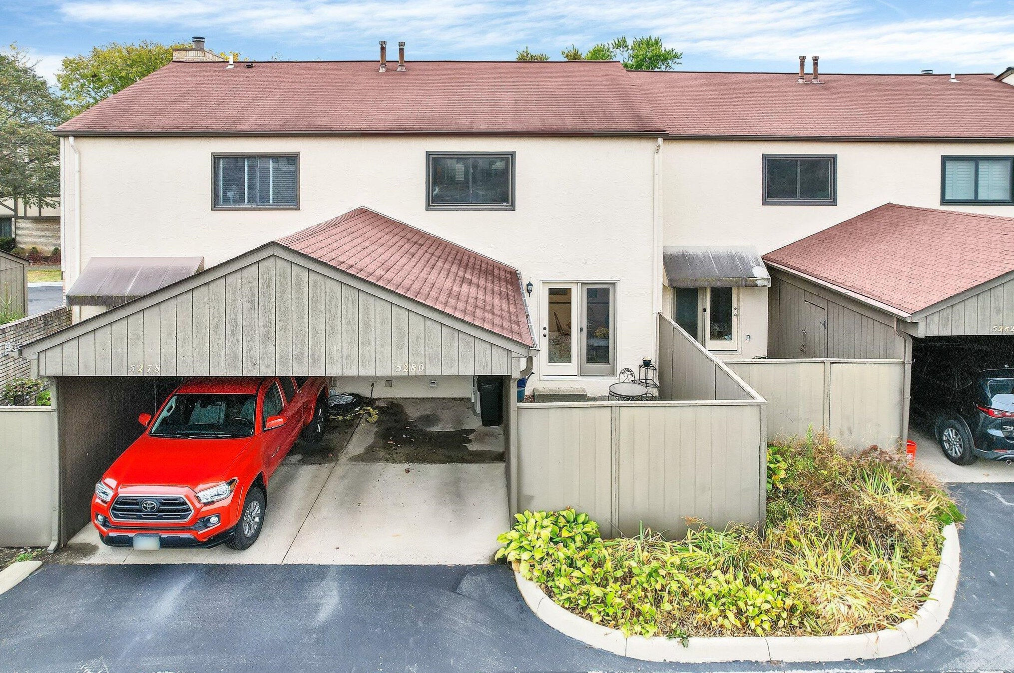 5280 Wood Run Blvd, Columbus OH 43220-7305 exterior