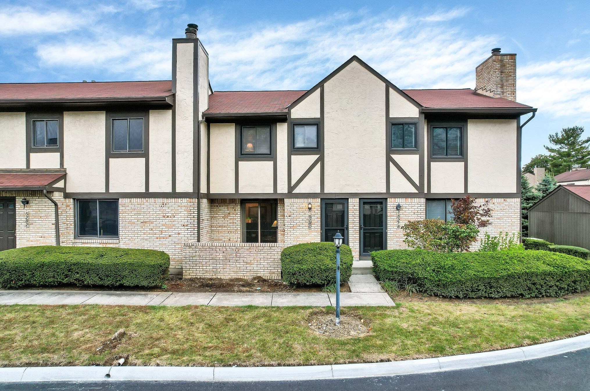 5280 Wood Run Blvd, Columbus OH 43220-7305 exterior