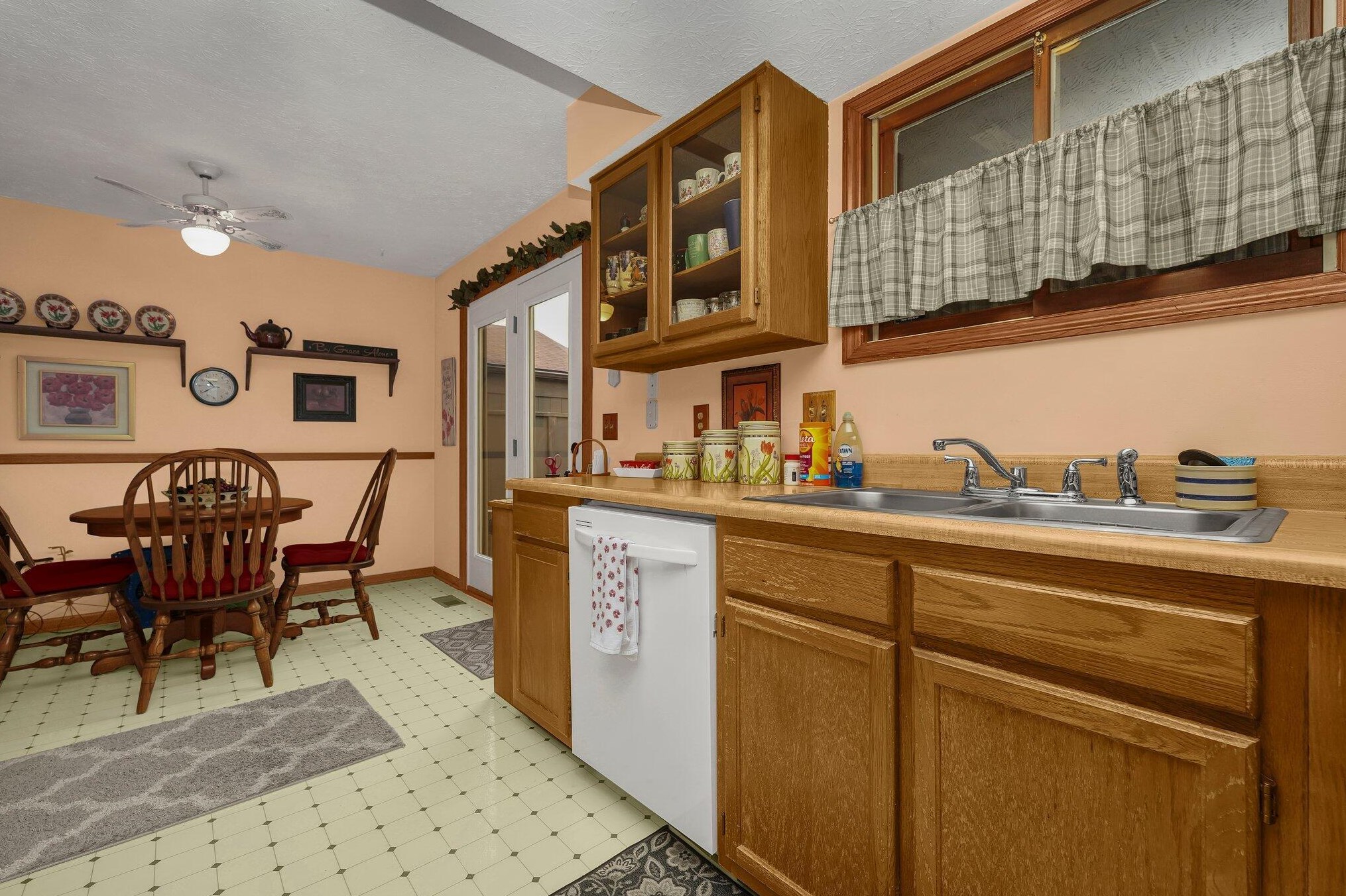 5280 Wood Run Blvd, Columbus OH 43220-7305 exterior