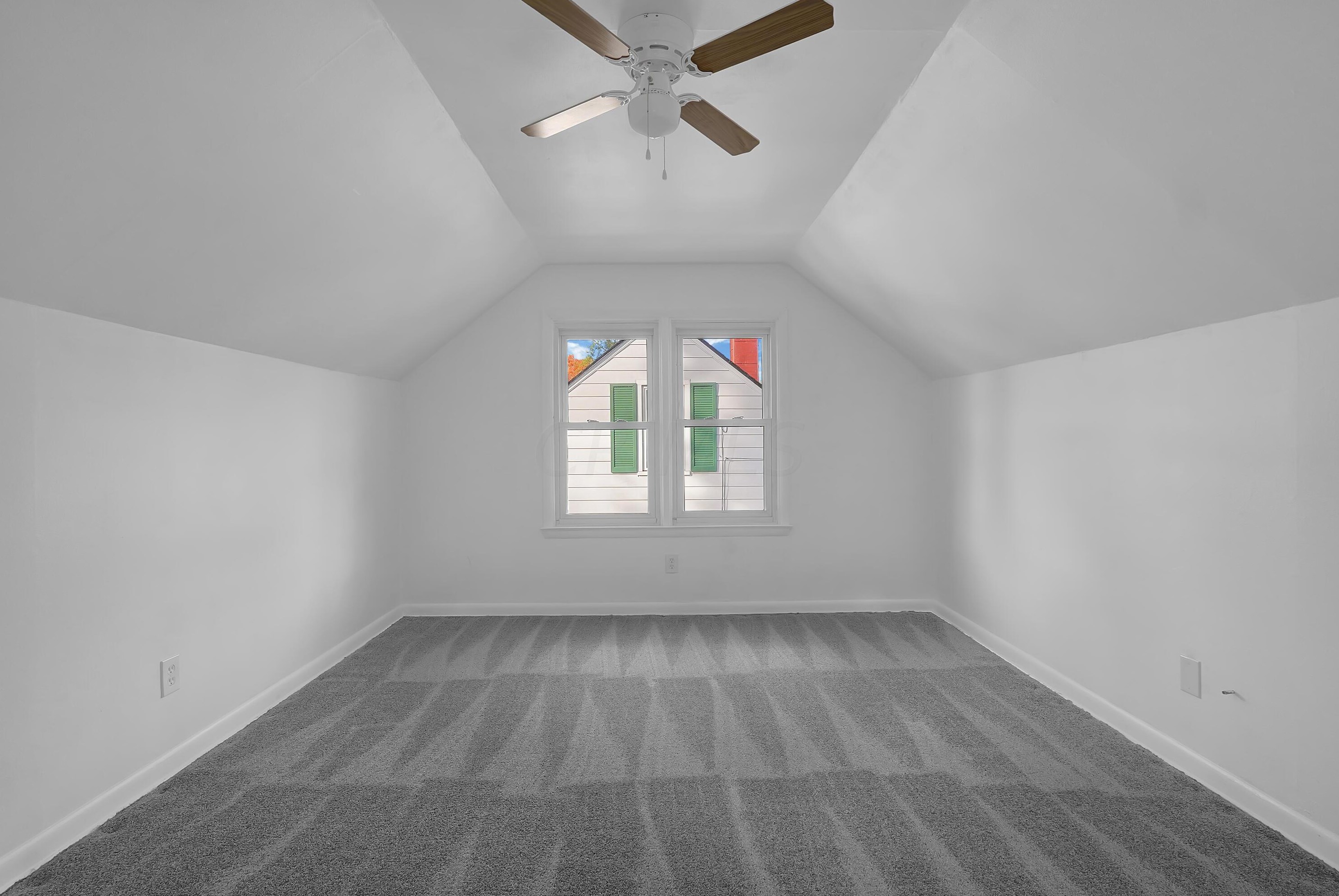 3760 Eisenhower Rd, Columbus OH  43224-2628 exterior