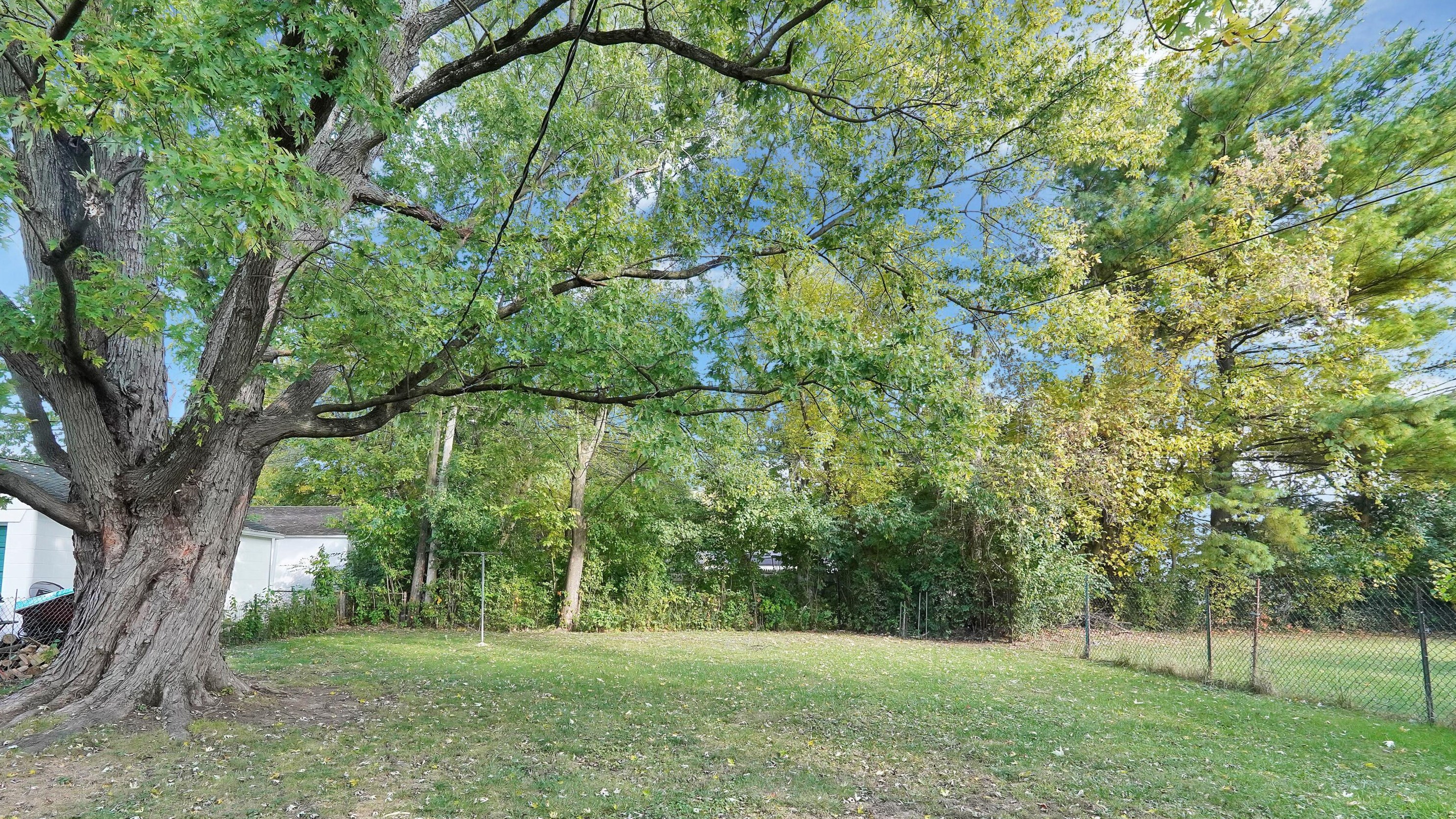 3760 Eisenhower Rd, Columbus OH  43224-2628 exterior