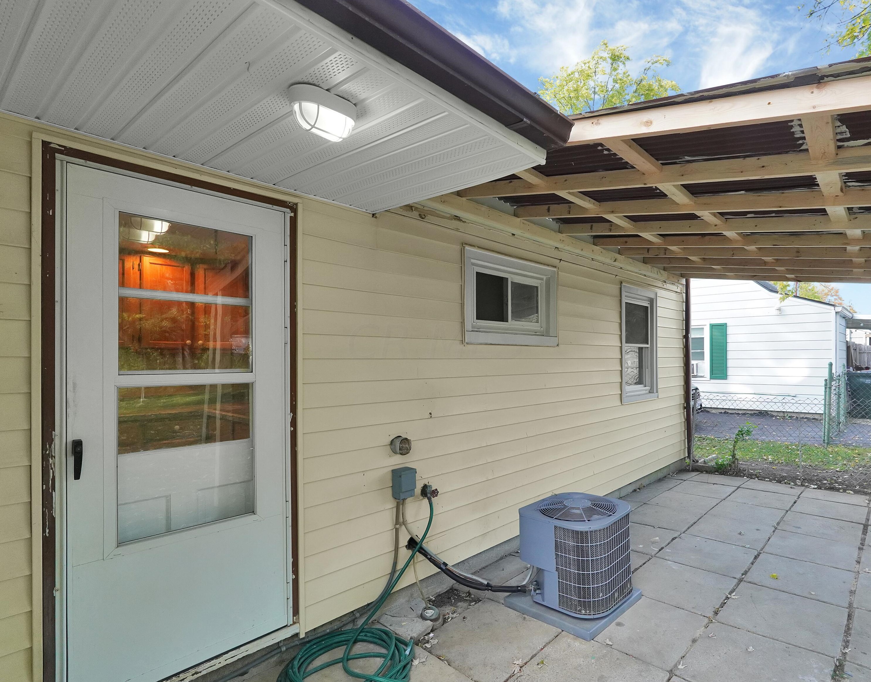 3760 Eisenhower Rd, Columbus OH  43224-2628 exterior