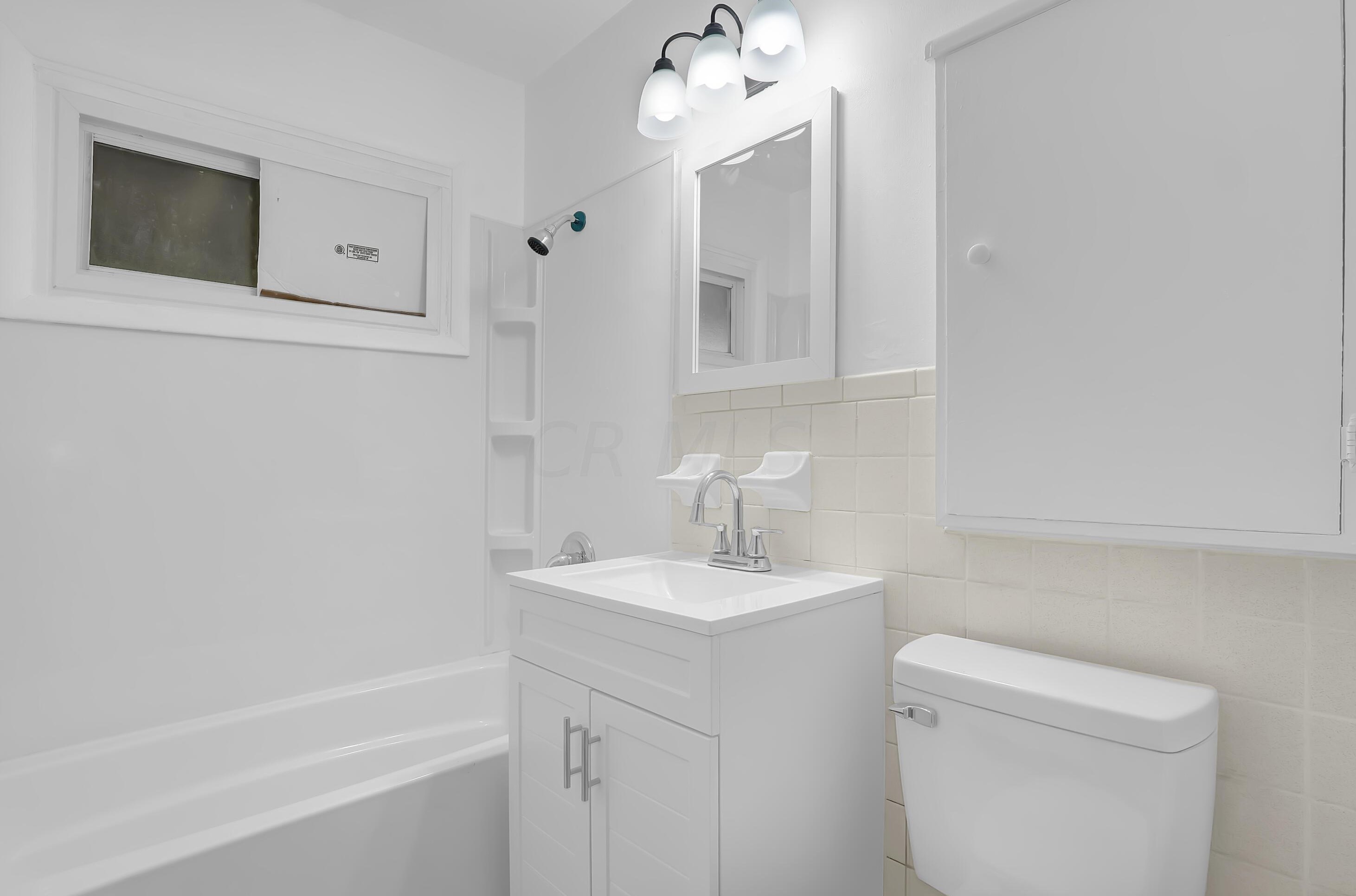 3760 Eisenhower Rd, Columbus OH  43224-2628 exterior