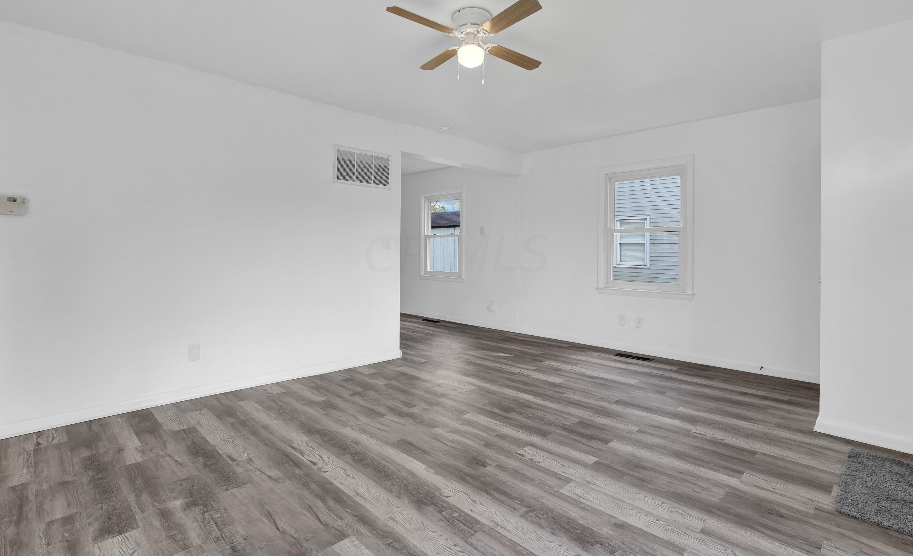 3760 Eisenhower Rd, Columbus OH  43224-2628 exterior