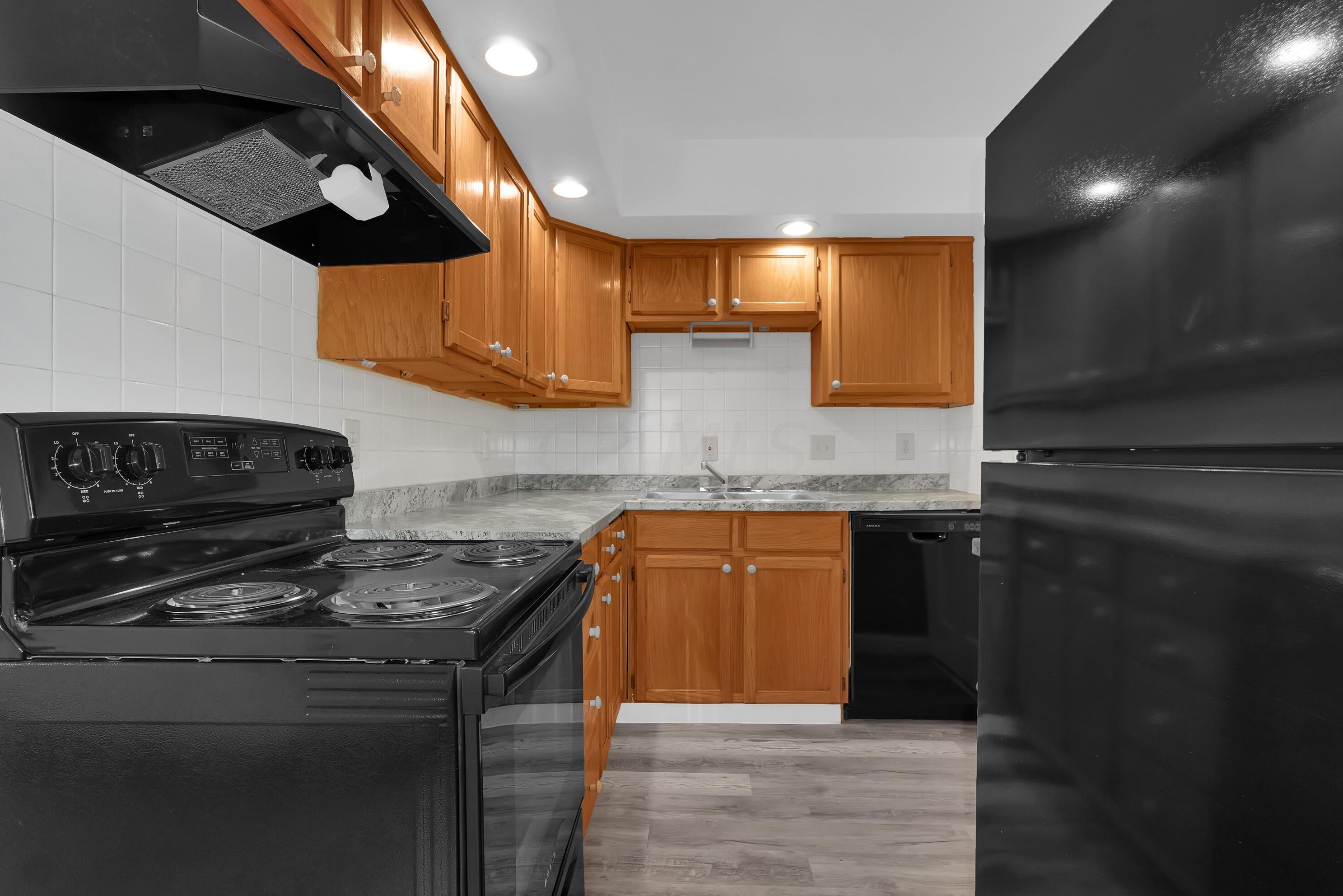 3760 Eisenhower Rd, Columbus OH  43224-2628 exterior