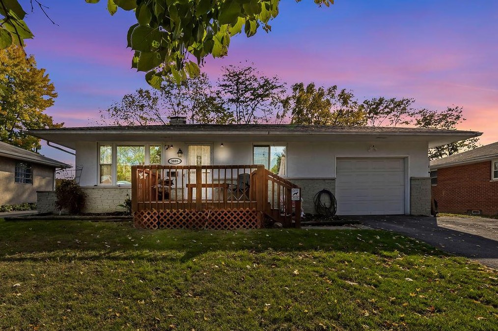 3885 Conway Dr, Columbus, OH 43227-3326