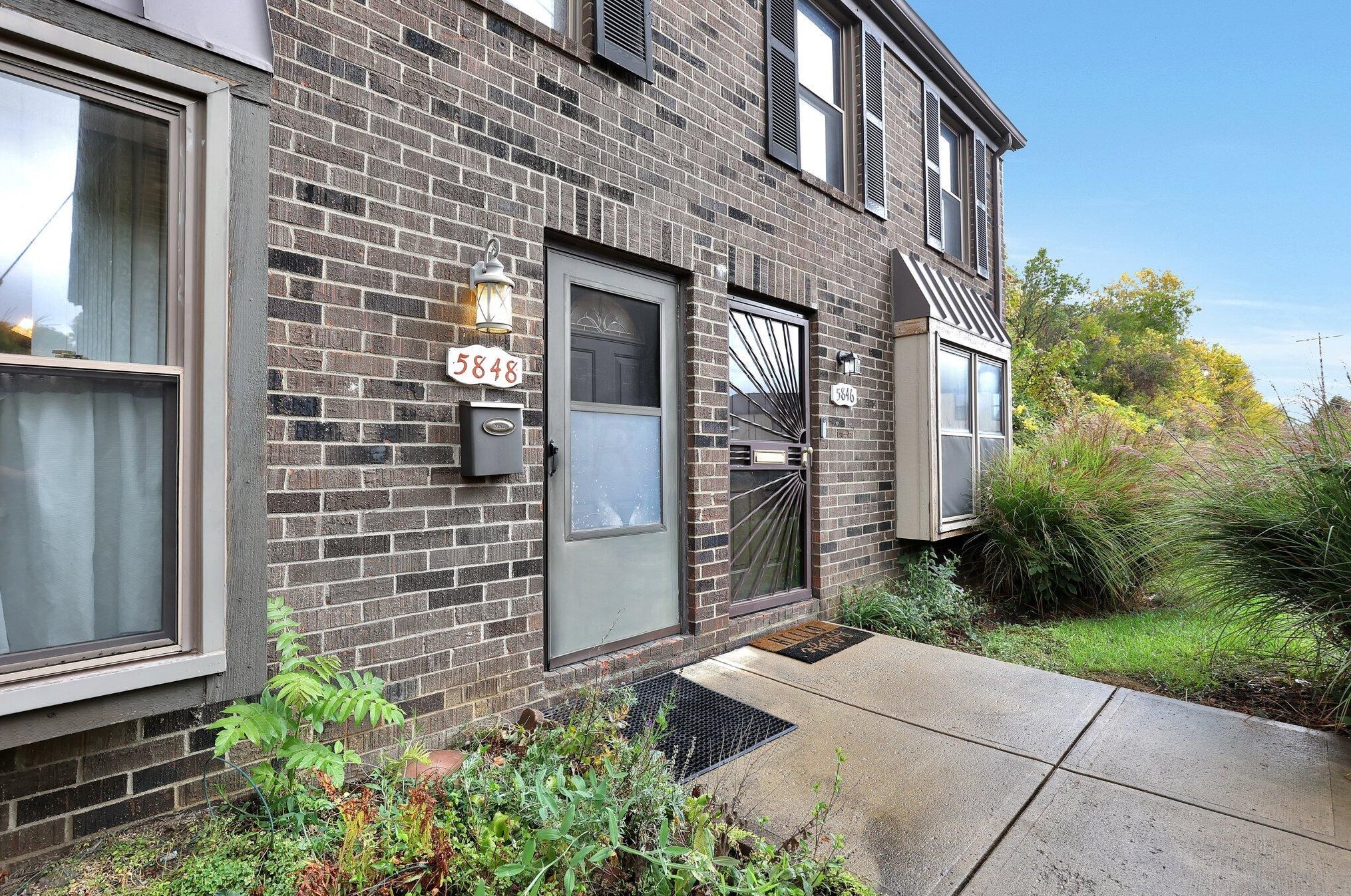 5848 Hallridge Cir, Columbus, OH 43232-6496