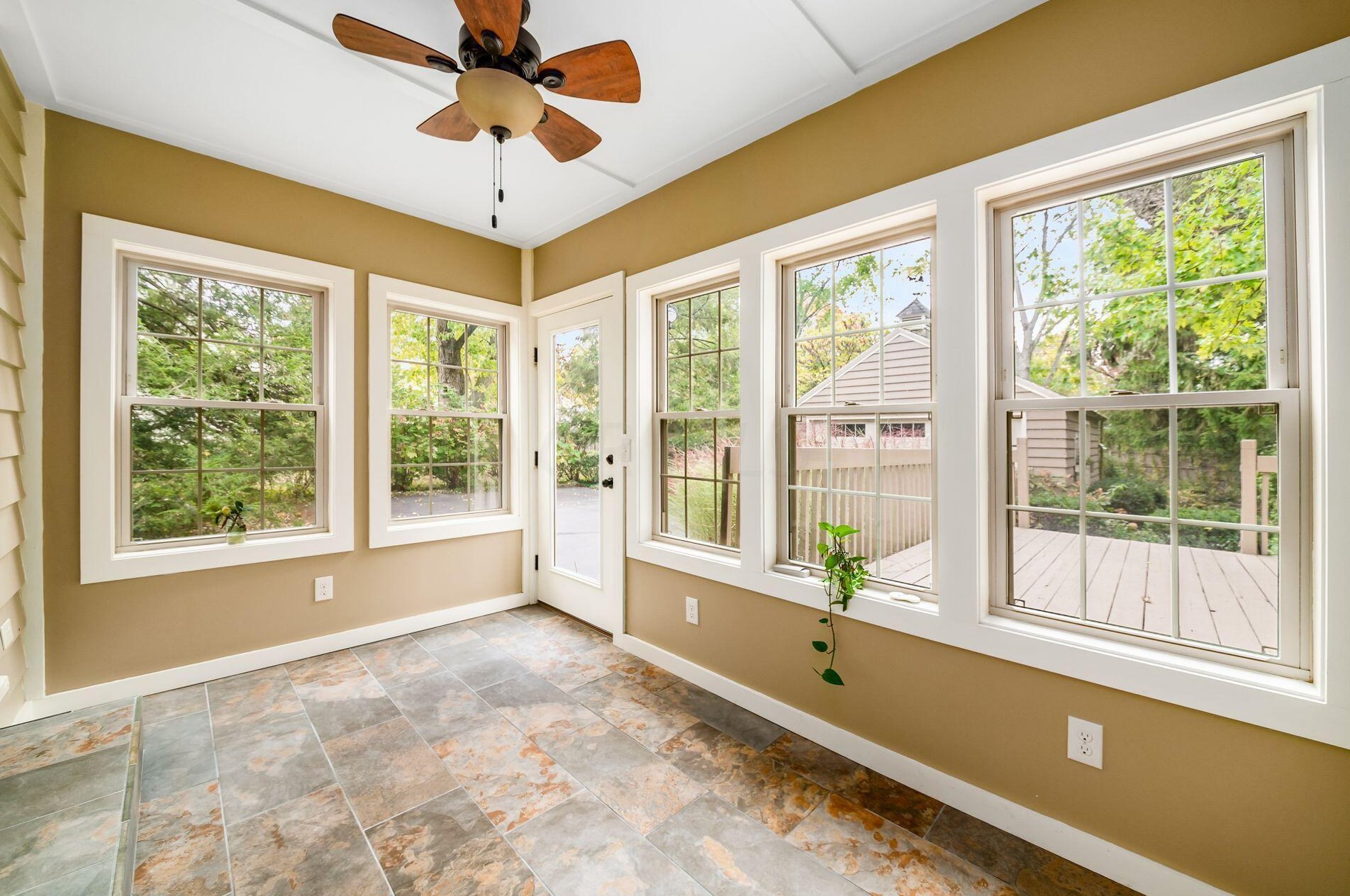 105 Henderson Rd, Columbus OH 43214-2404 exterior