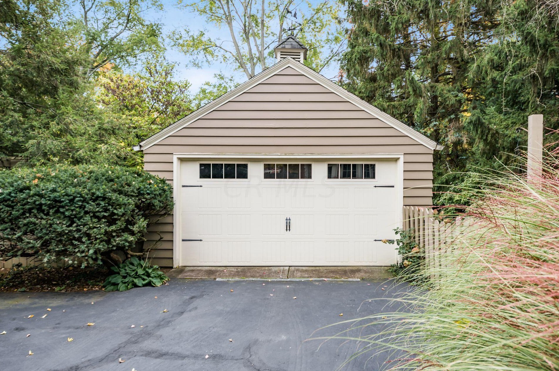 105 Henderson Rd, Columbus OH 43214-2404 exterior