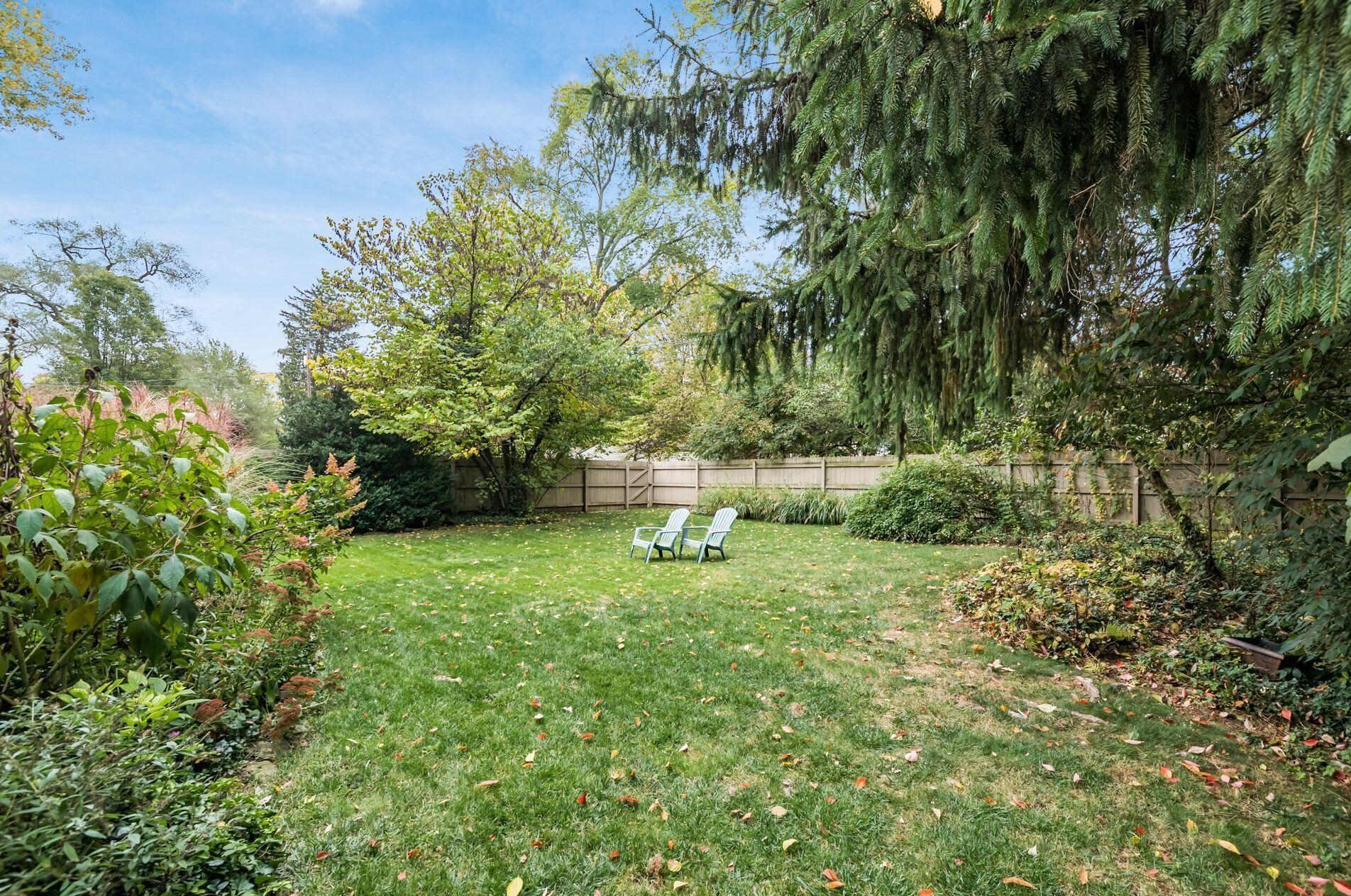 105 Henderson Rd, Columbus OH 43214-2404 exterior