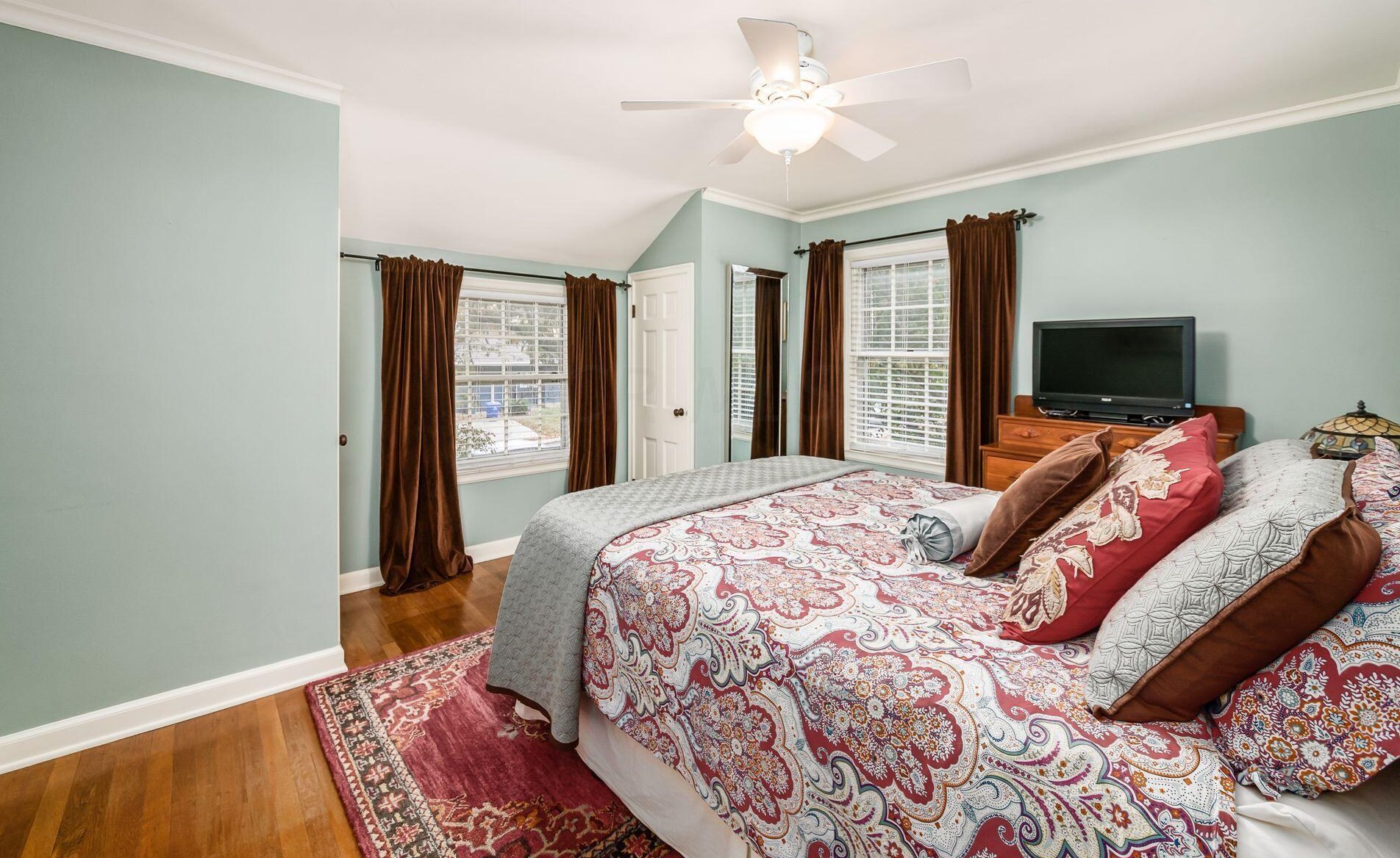 105 Henderson Rd, Columbus OH 43214-2404 exterior