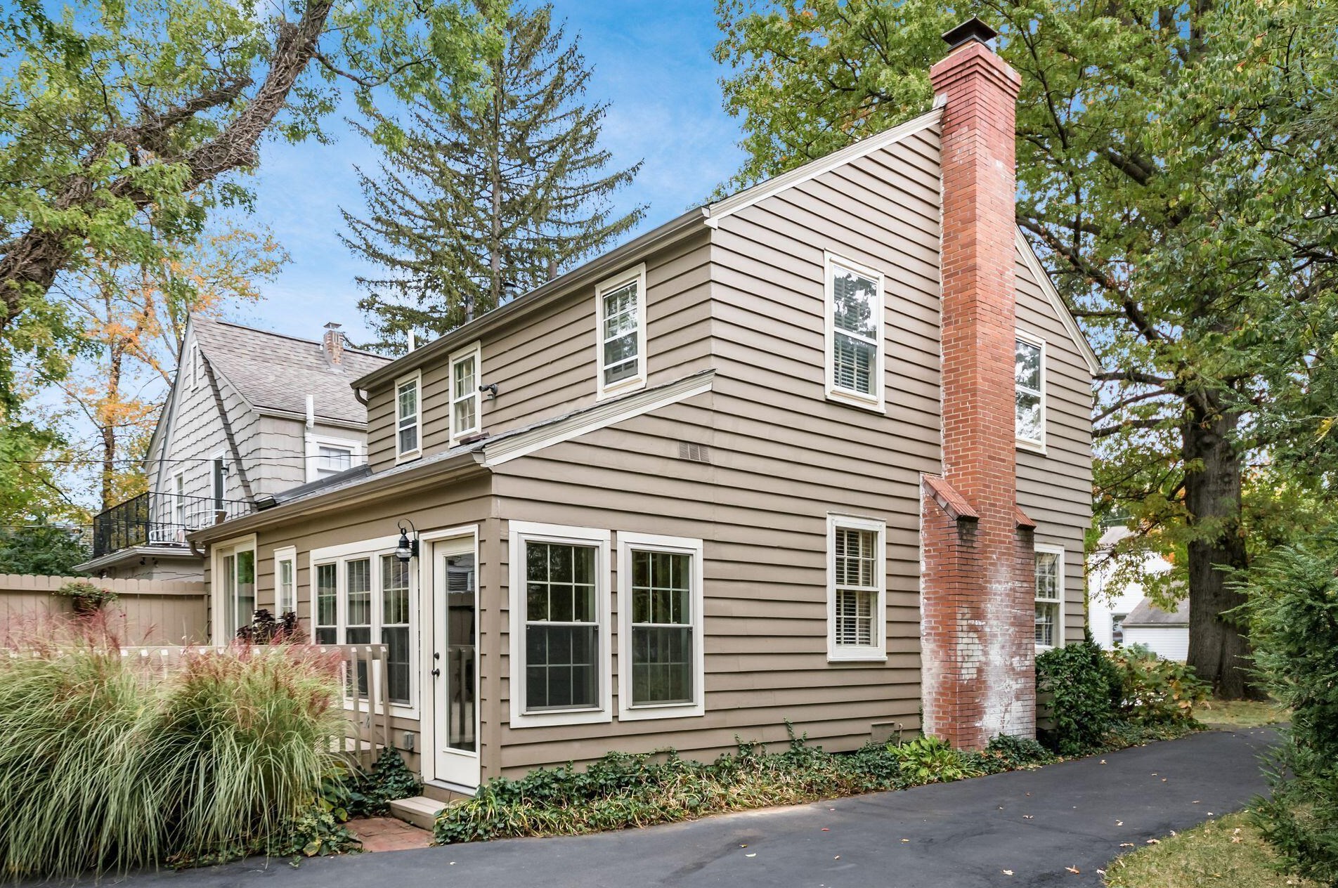 105 Henderson Rd, Columbus OH 43214-2404 exterior