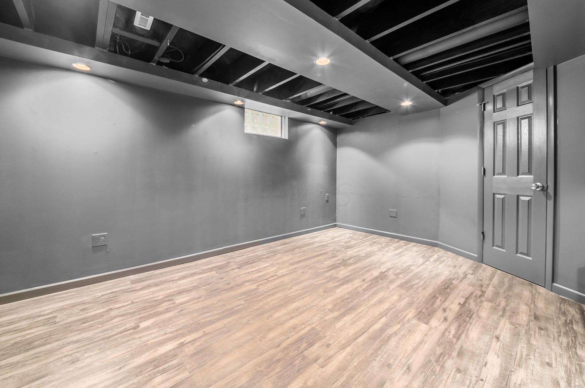 105 Henderson Rd, Columbus OH 43214-2404 exterior