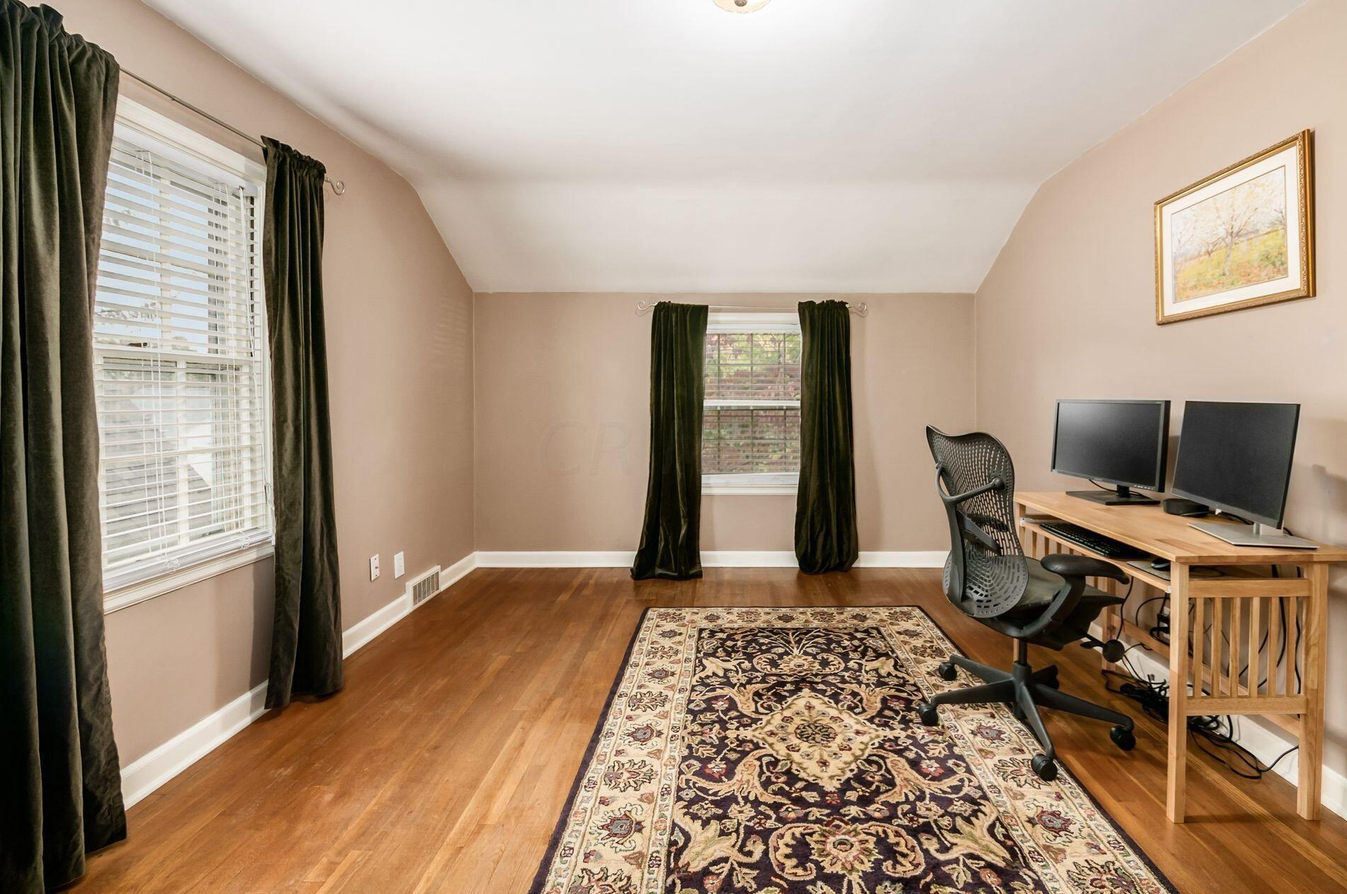 105 Henderson Rd, Columbus OH 43214-2404 exterior