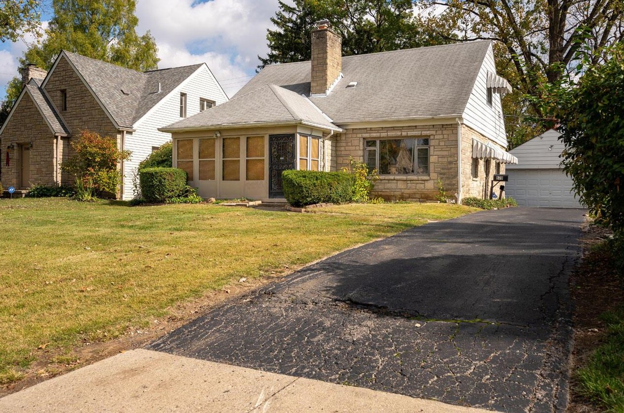 570 Enfield Rd, Columbus, OH 43209-2257