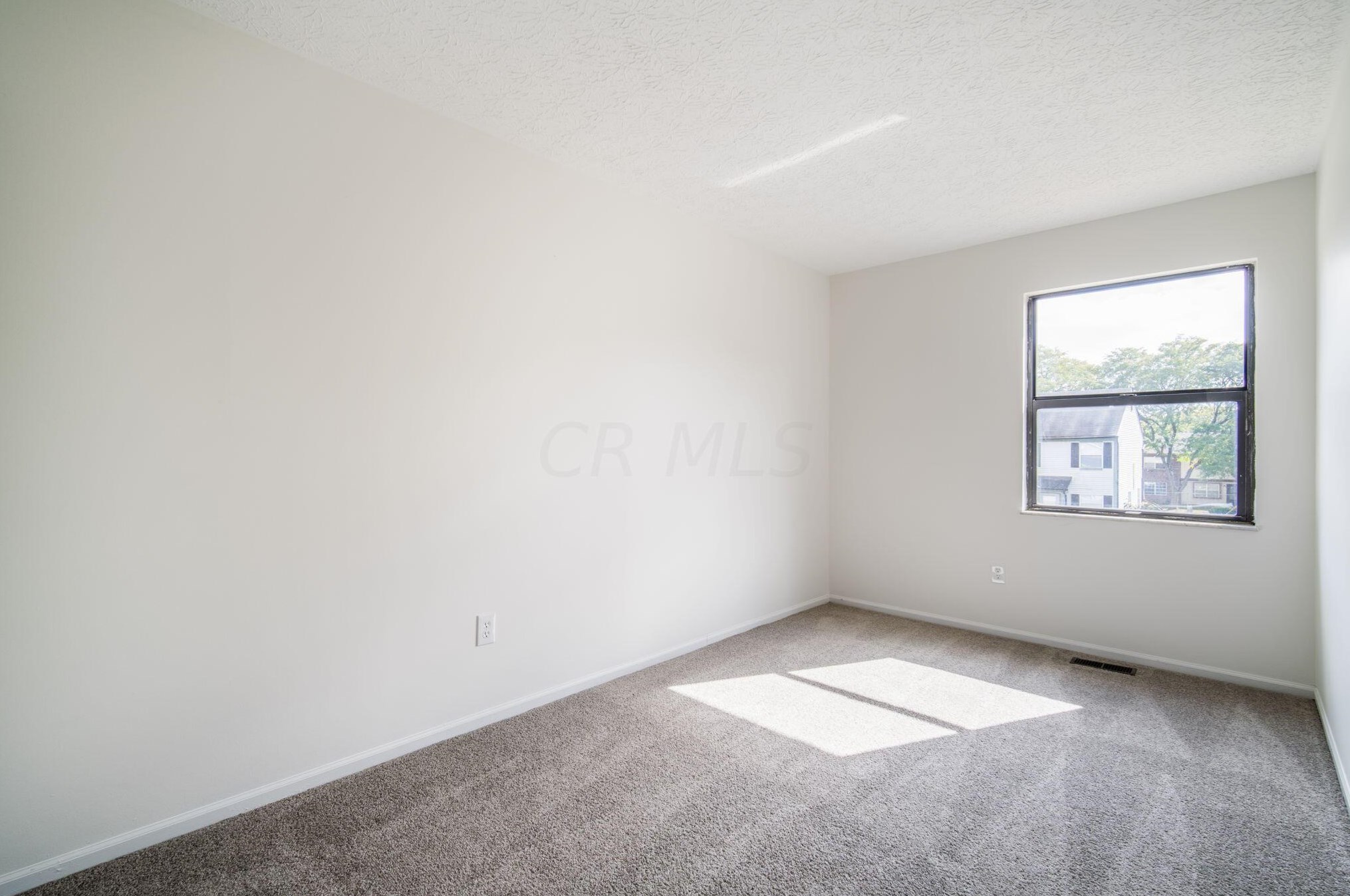 3784 Heatherglen Dr, Columbus OH 43221-5816 exterior