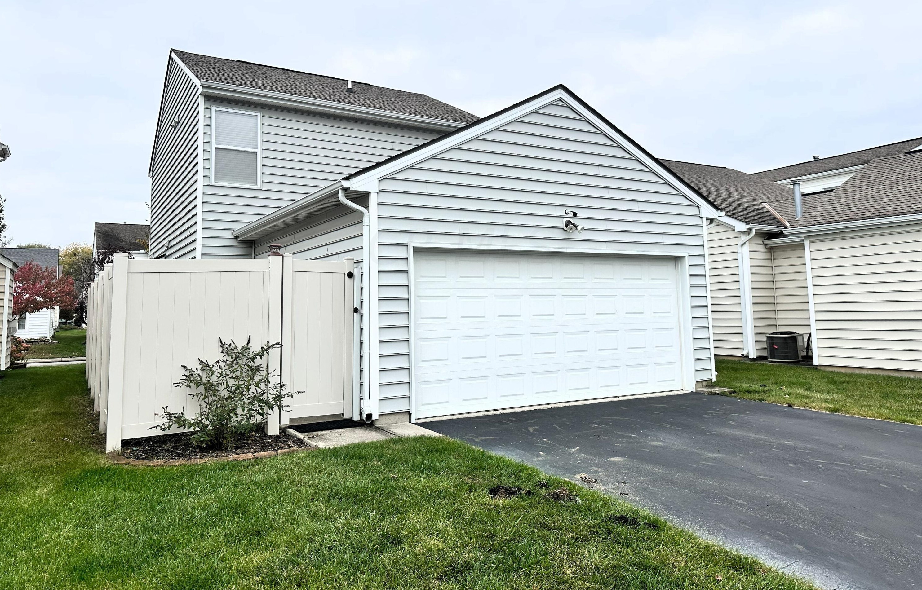 4010 Sweet Shadow Ave, Columbus OH  43230-7399 exterior