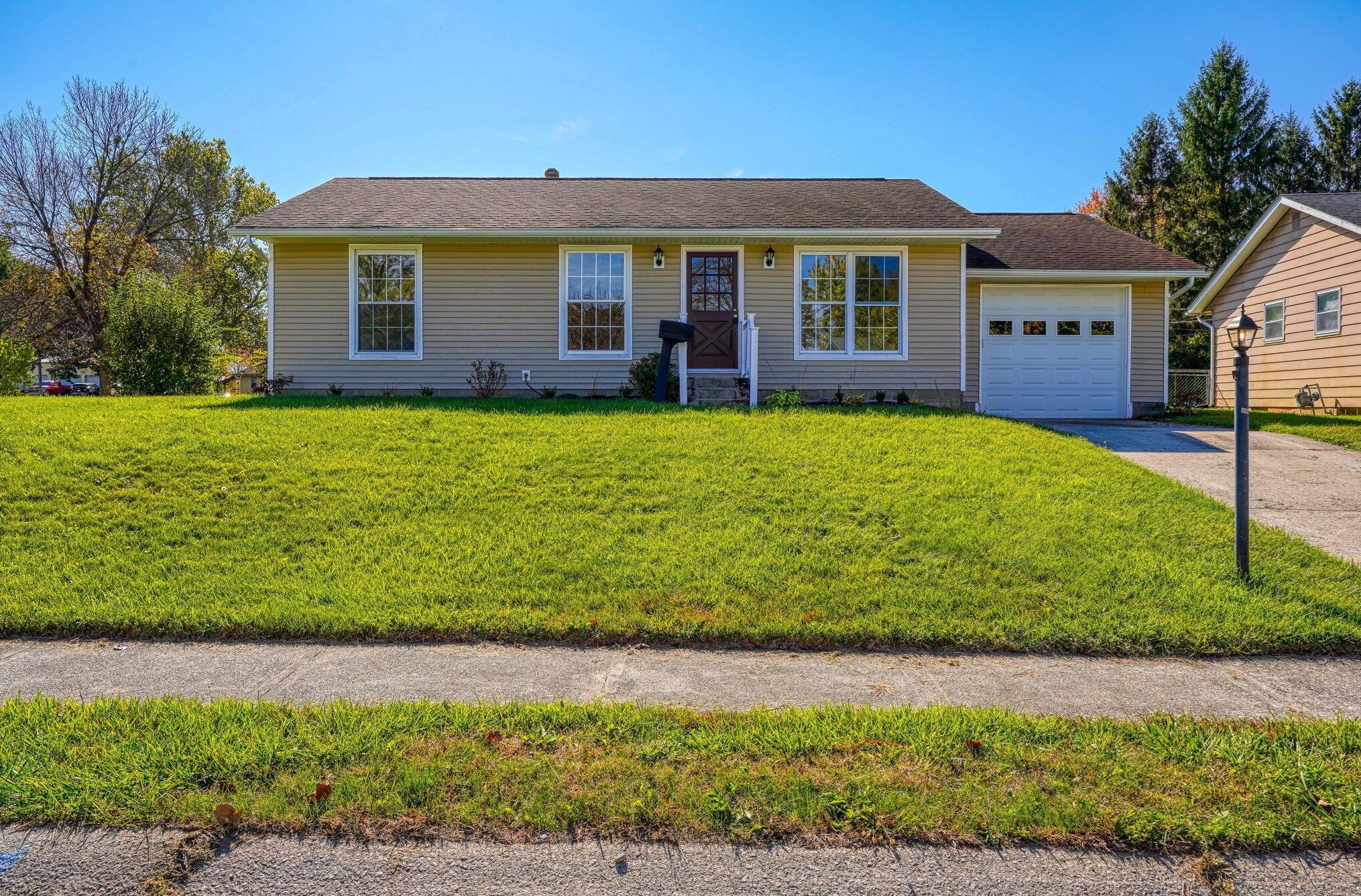 815 Lakeview Dr, Marysville, OH 43040
