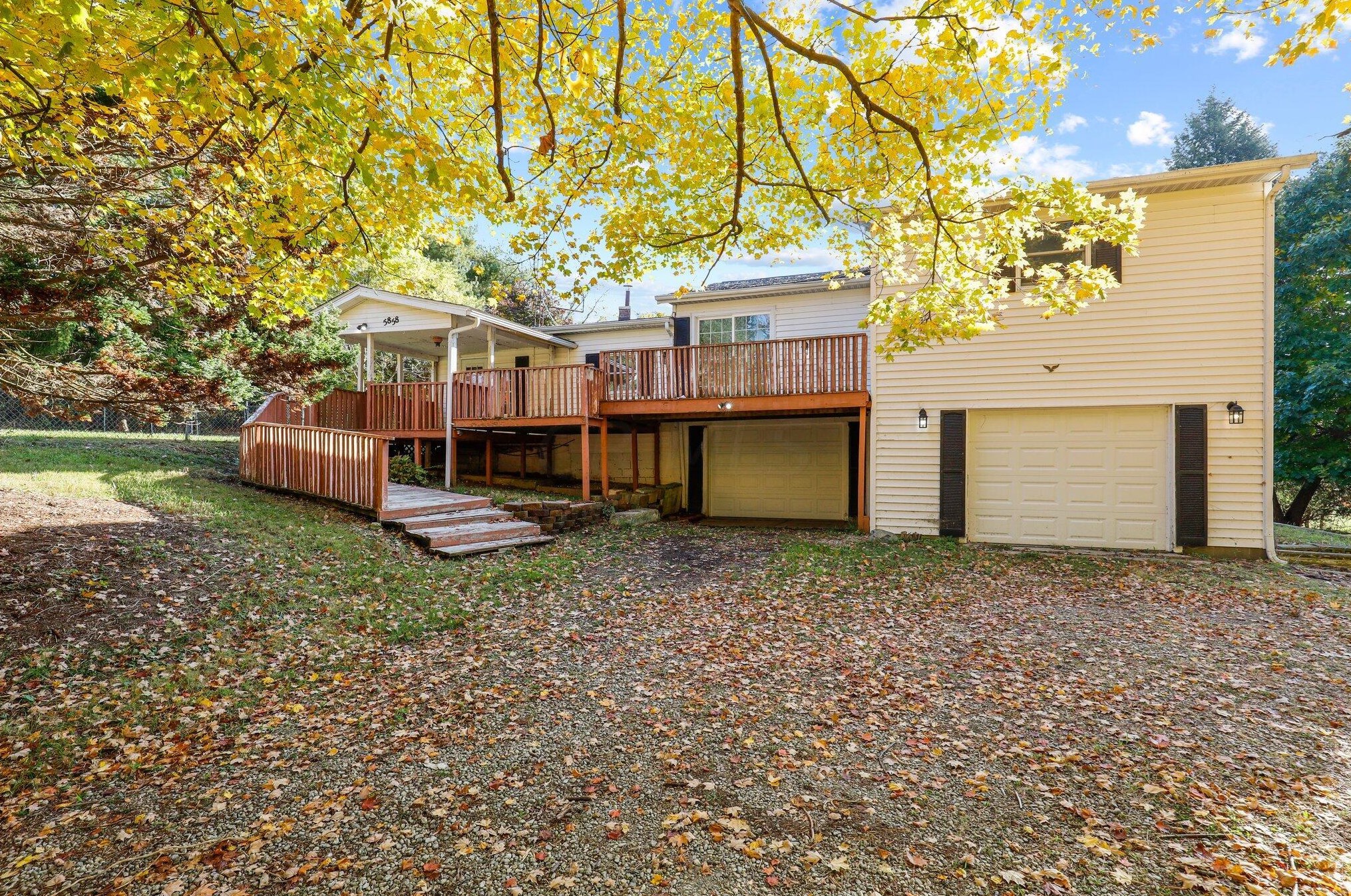 5858 Sunnyside Rd, Granville OH  43023-9732 exterior