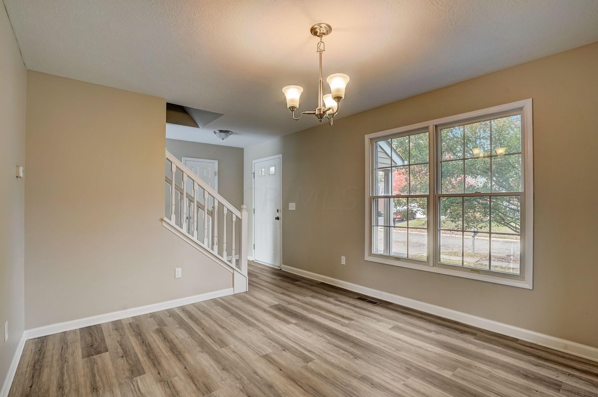 1852 Brandigen Ln, Columbus, OH 43228-3883