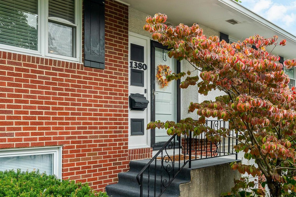 1380 Thurell Rd, Columbus, OH 43229-5168