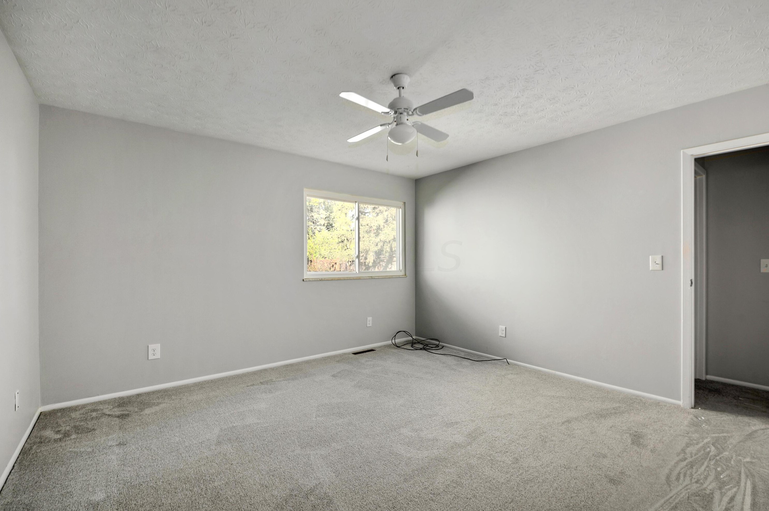 5012 Brewster Dr, Columbus OH  43232-6255 exterior