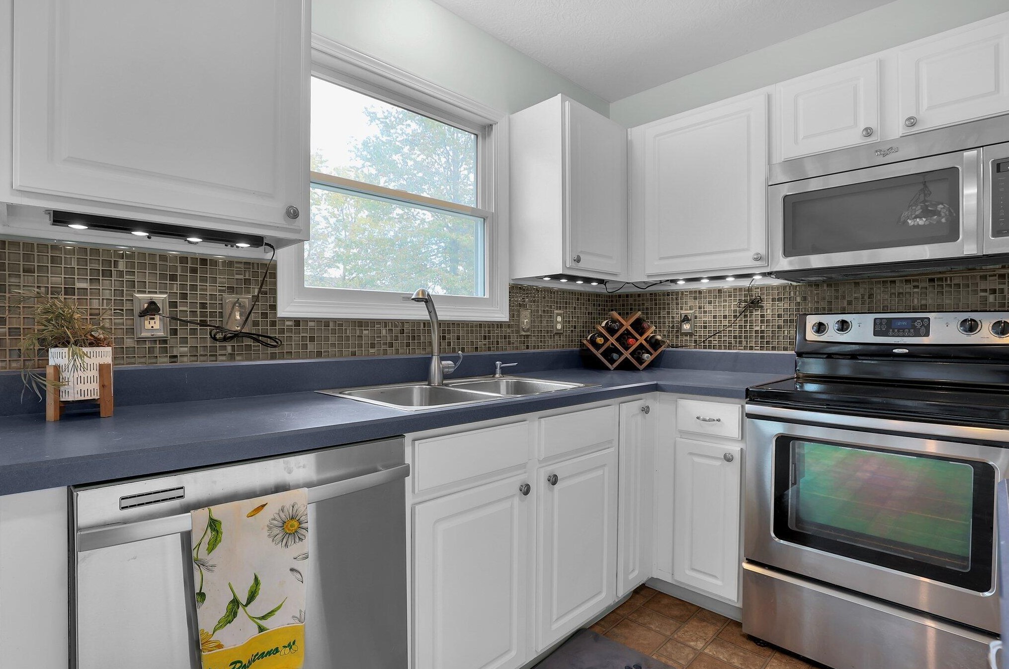 3202 Mccutcheon Crossing Dr, Columbus OH  43219-5025 exterior