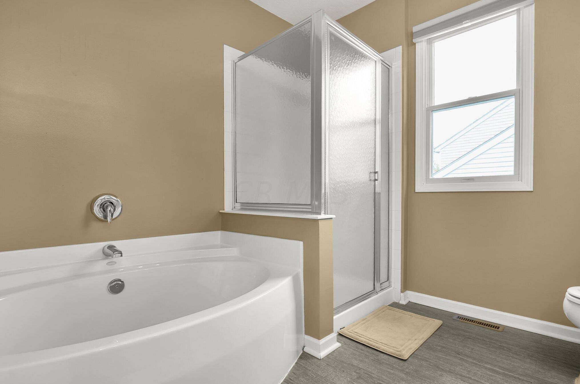 3202 Mccutcheon Crossing Dr, Columbus OH  43219-5025 exterior