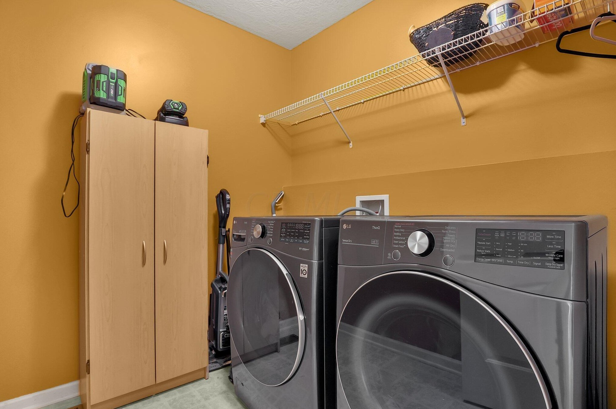 3202 Mccutcheon Crossing Dr, Columbus OH  43219-5025 exterior