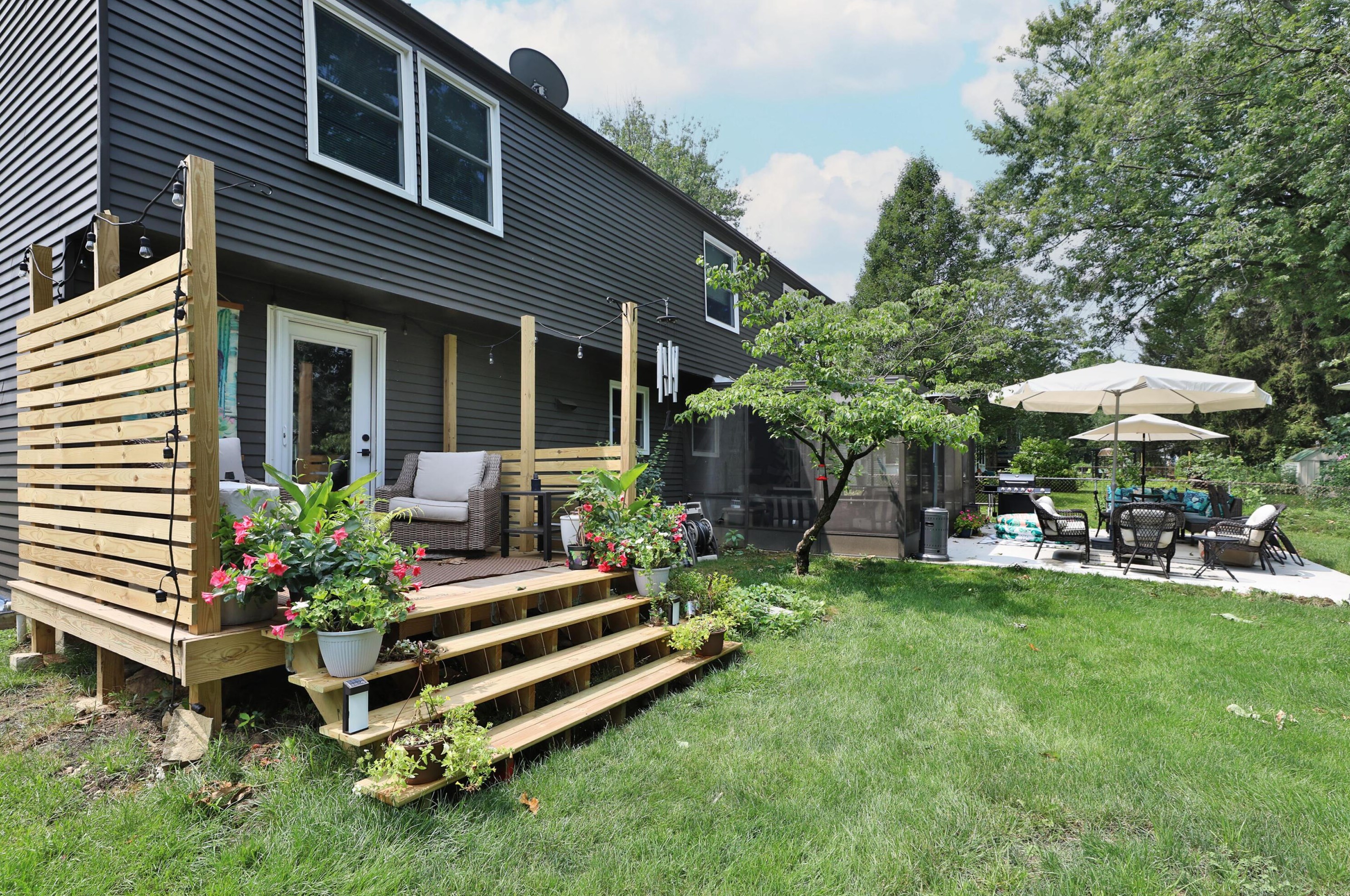 1678 Parkgate Rd, Columbus OH  43229-2004 exterior