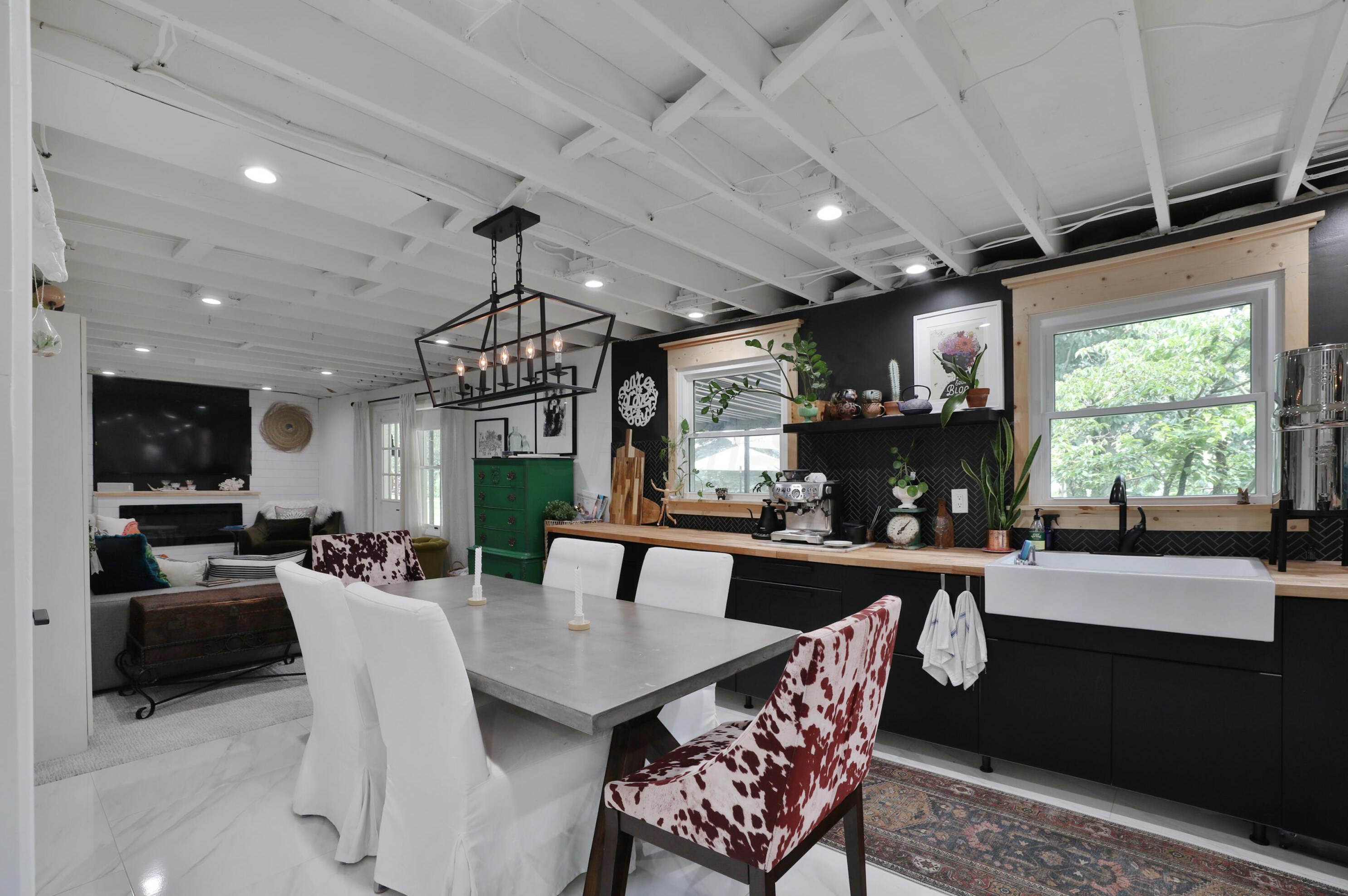 1678 Parkgate Rd, Columbus OH  43229-2004 exterior