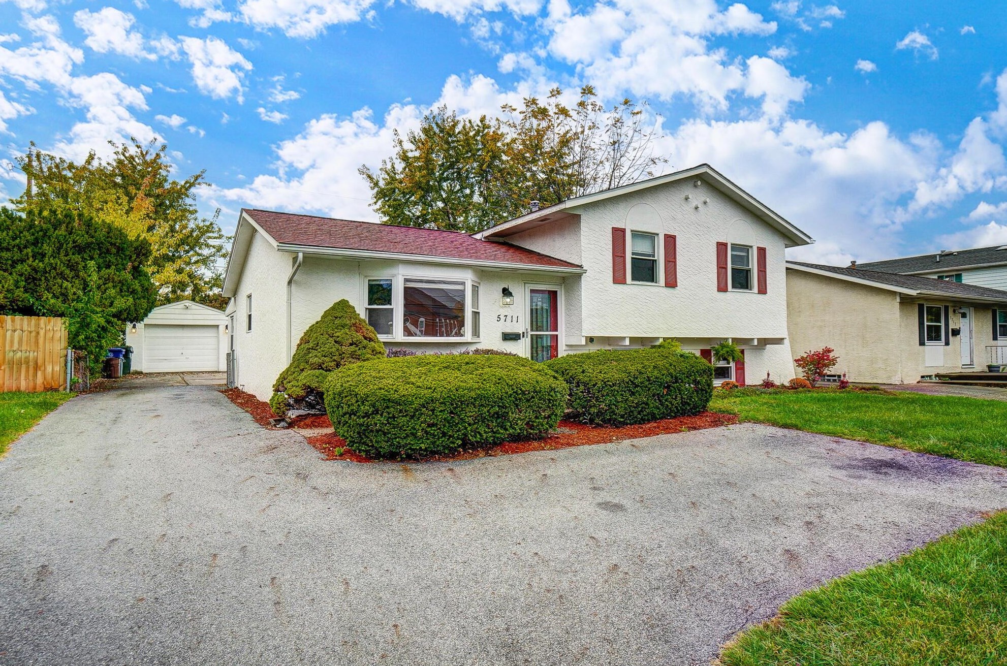 5711 Karl Rd, Columbus, OH 43229-3601
