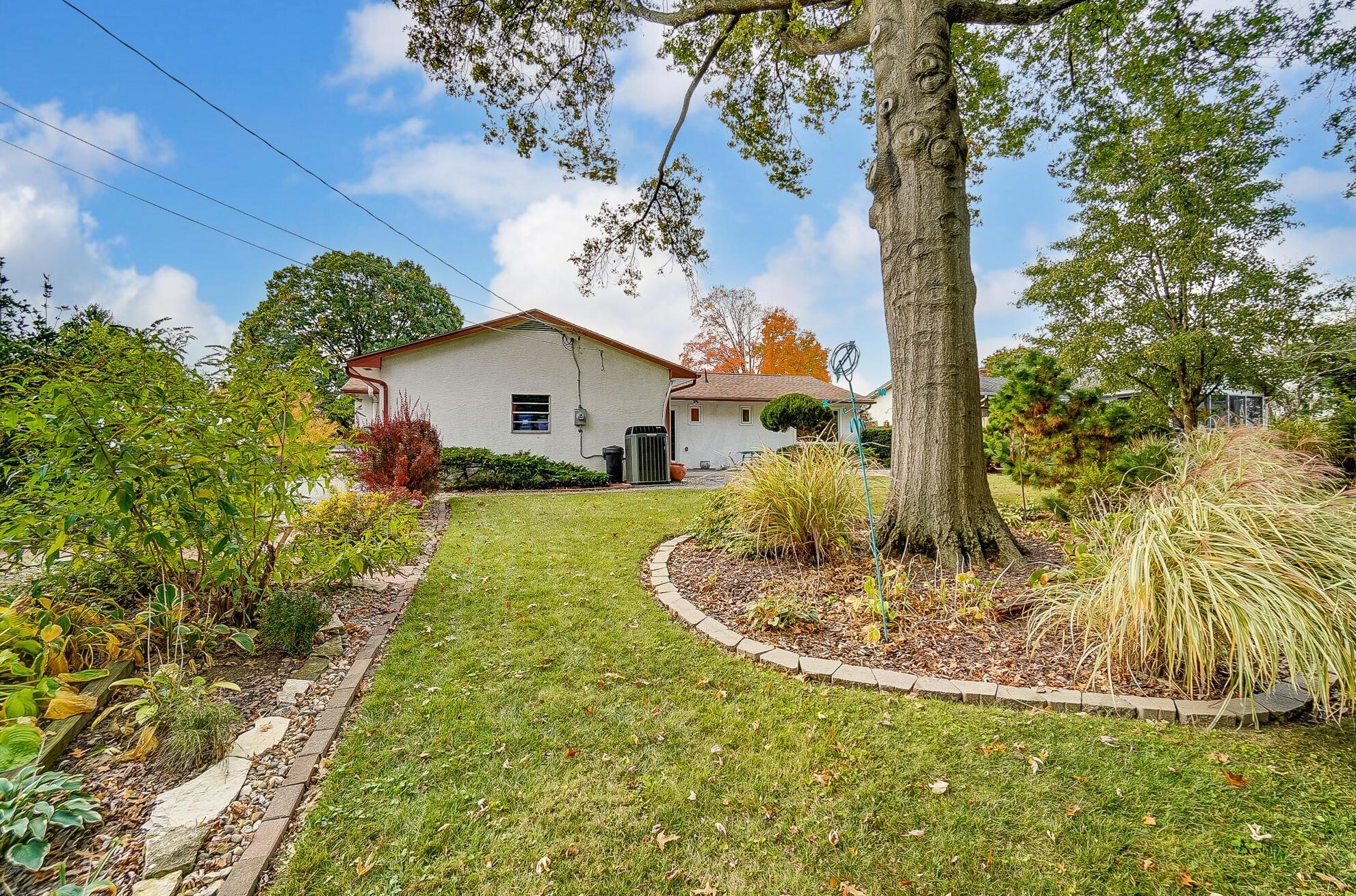 716 Stinson Dr, Columbus, OH 43214-2958
