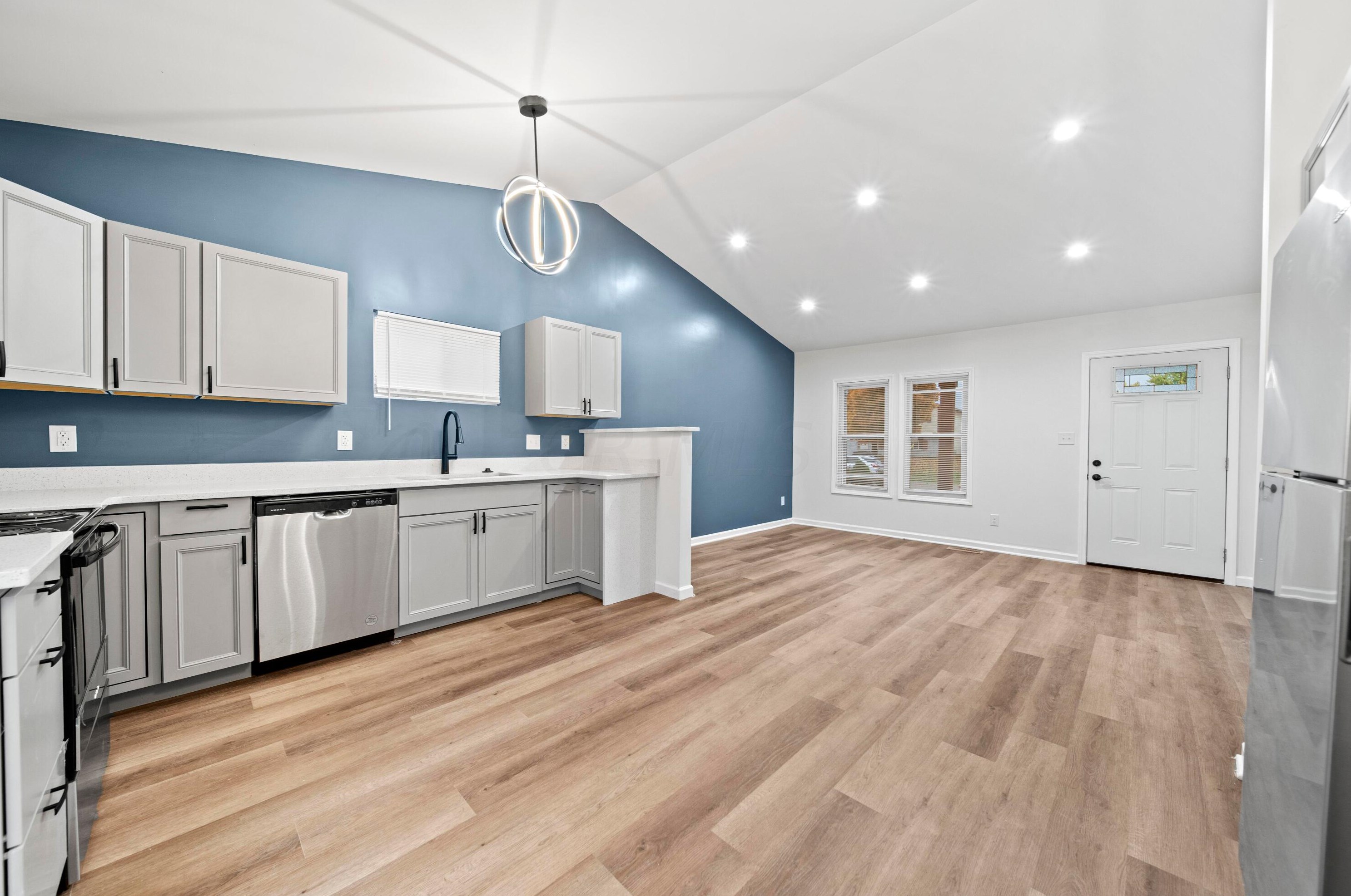 5361 Mendon Ct, Columbus OH  43232-5467 exterior