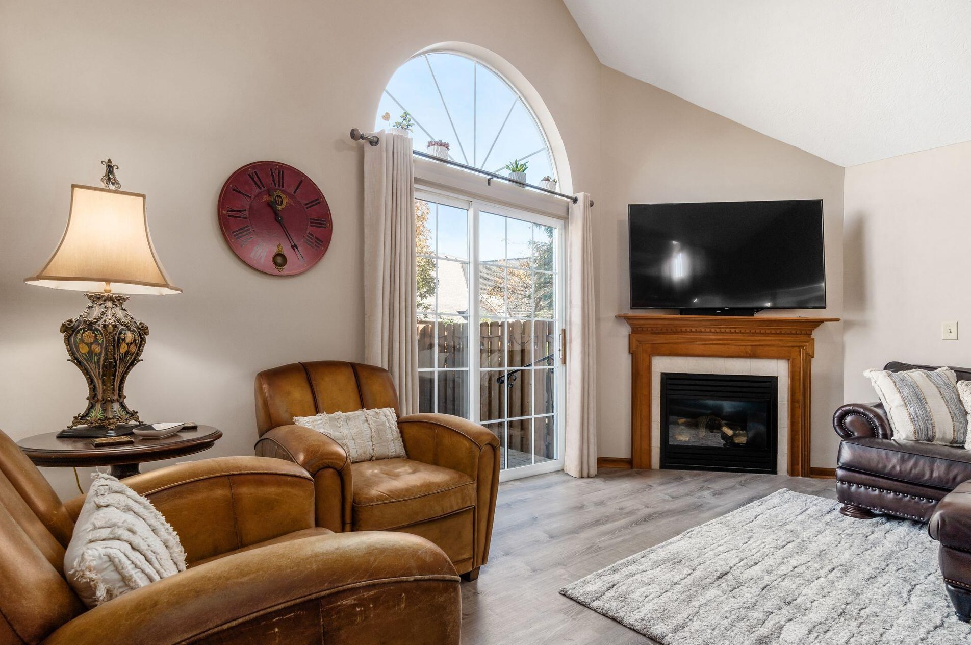 6984 Greensview Village Dr, Cnl Wnchstr OH  43110-8454 exterior