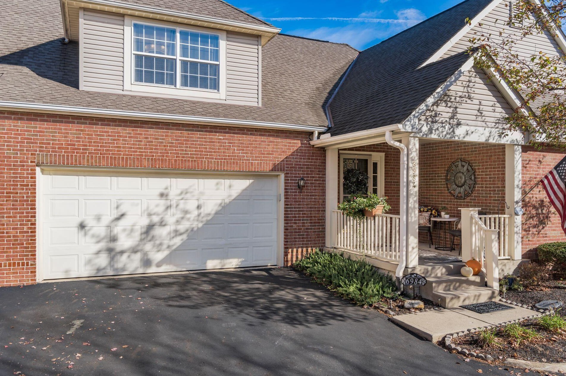 6984 Greensview Village Dr, Cnl Wnchstr OH  43110-8454 exterior