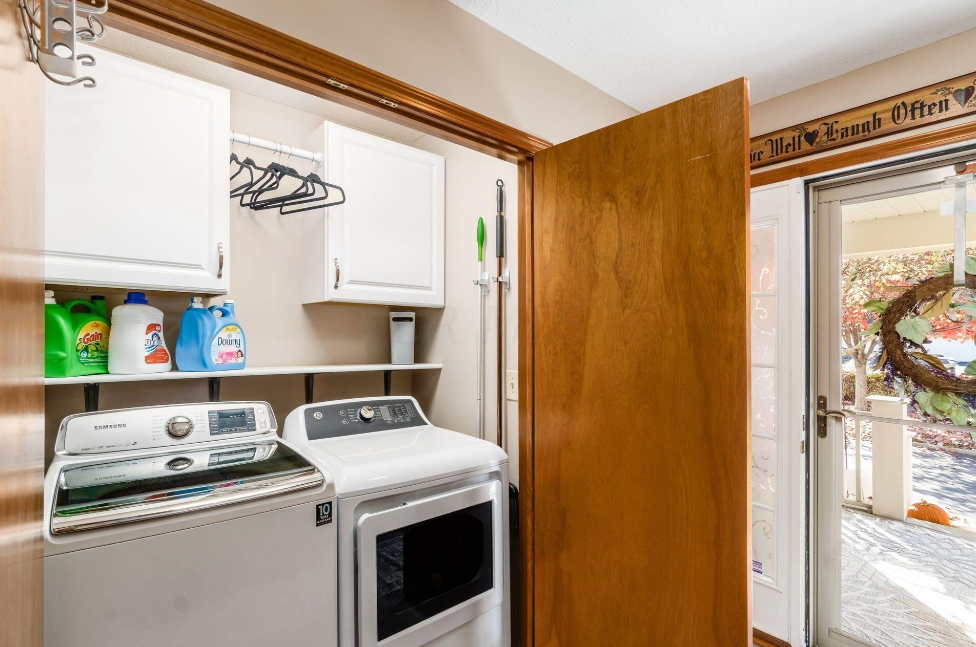 6984 Greensview Village Dr, Cnl Wnchstr OH  43110-8454 exterior