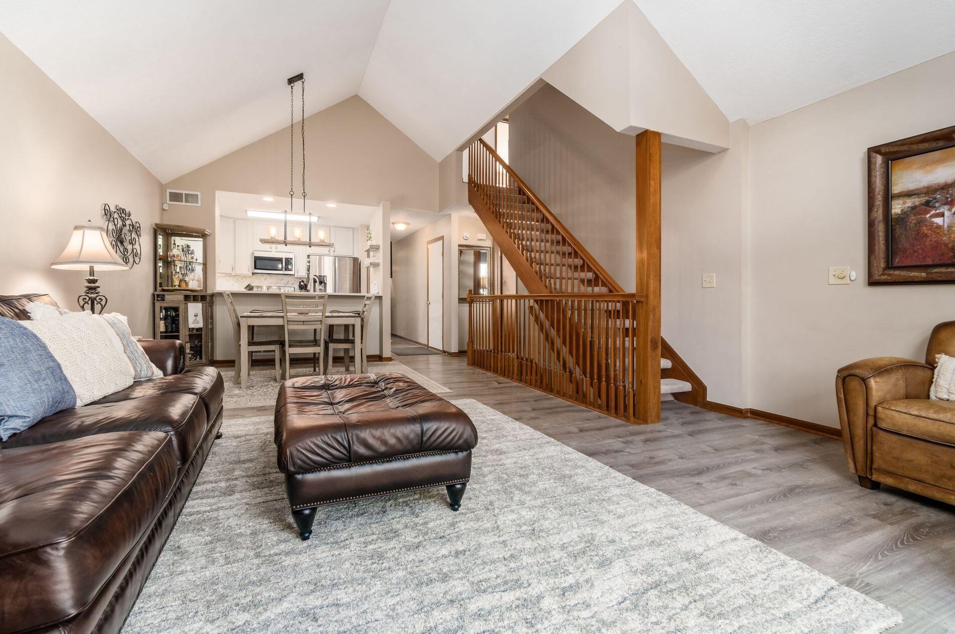 6984 Greensview Village Dr, Cnl Wnchstr OH  43110-8454 exterior