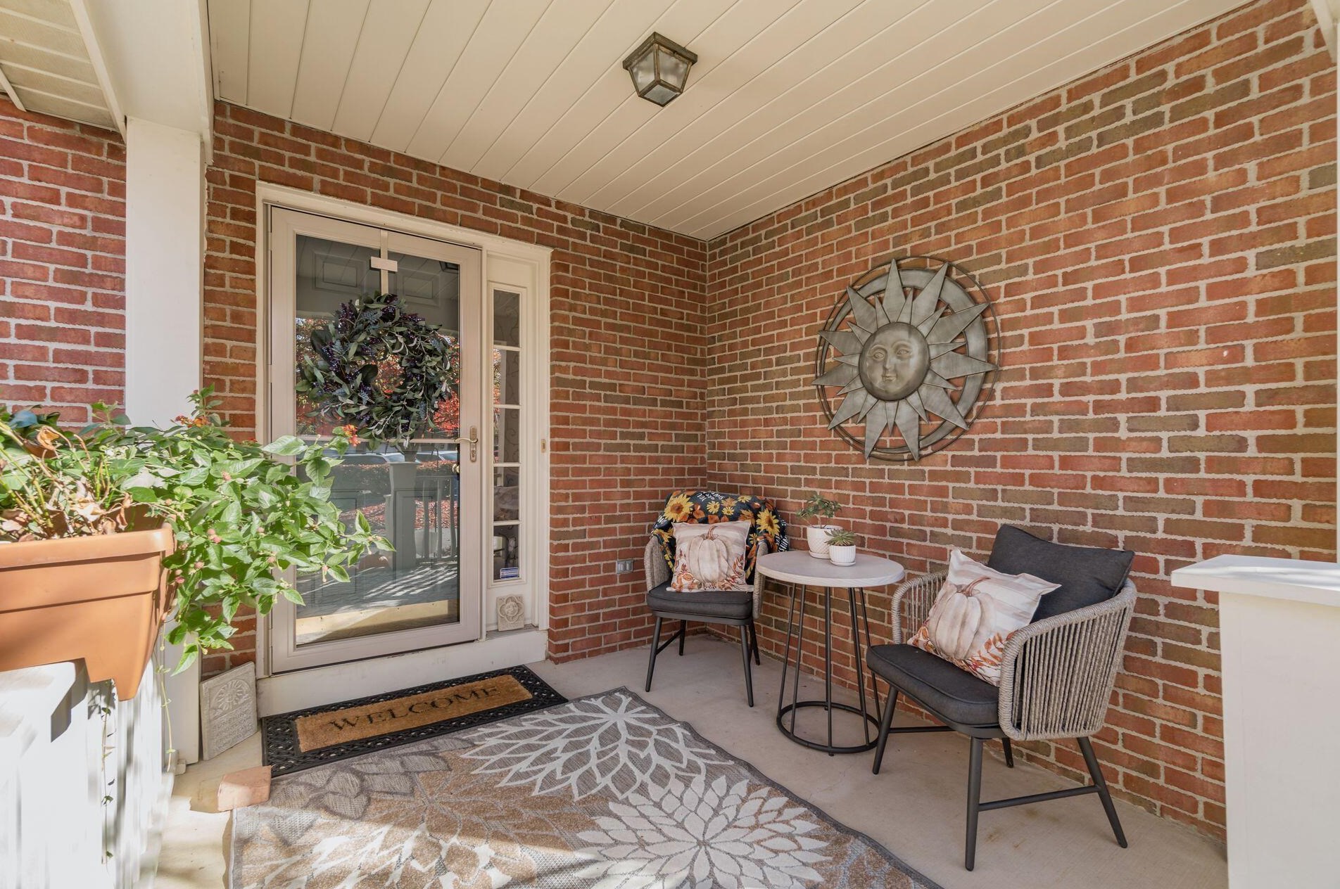 6984 Greensview Village Dr, Cnl Wnchstr OH  43110-8454 exterior