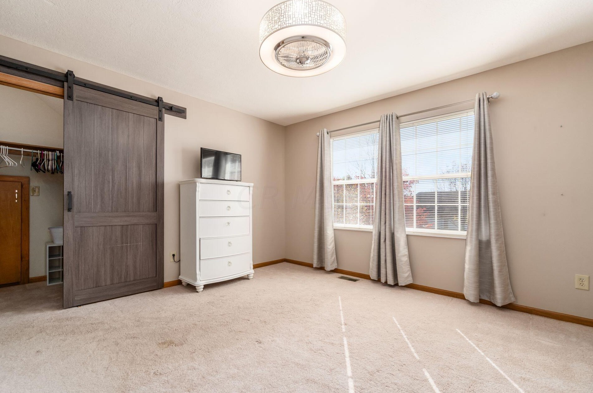 6984 Greensview Village Dr, Cnl Wnchstr OH  43110-8454 exterior