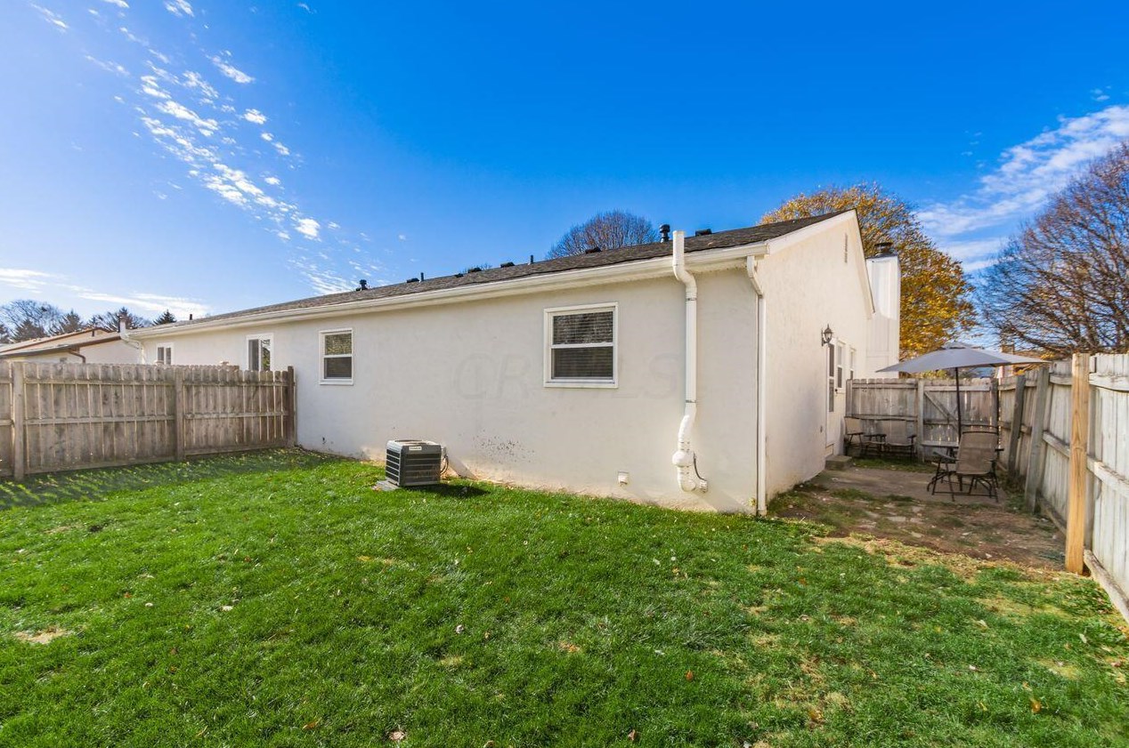 7612 Pickett Ln, Columbus OH  43235-1948 exterior