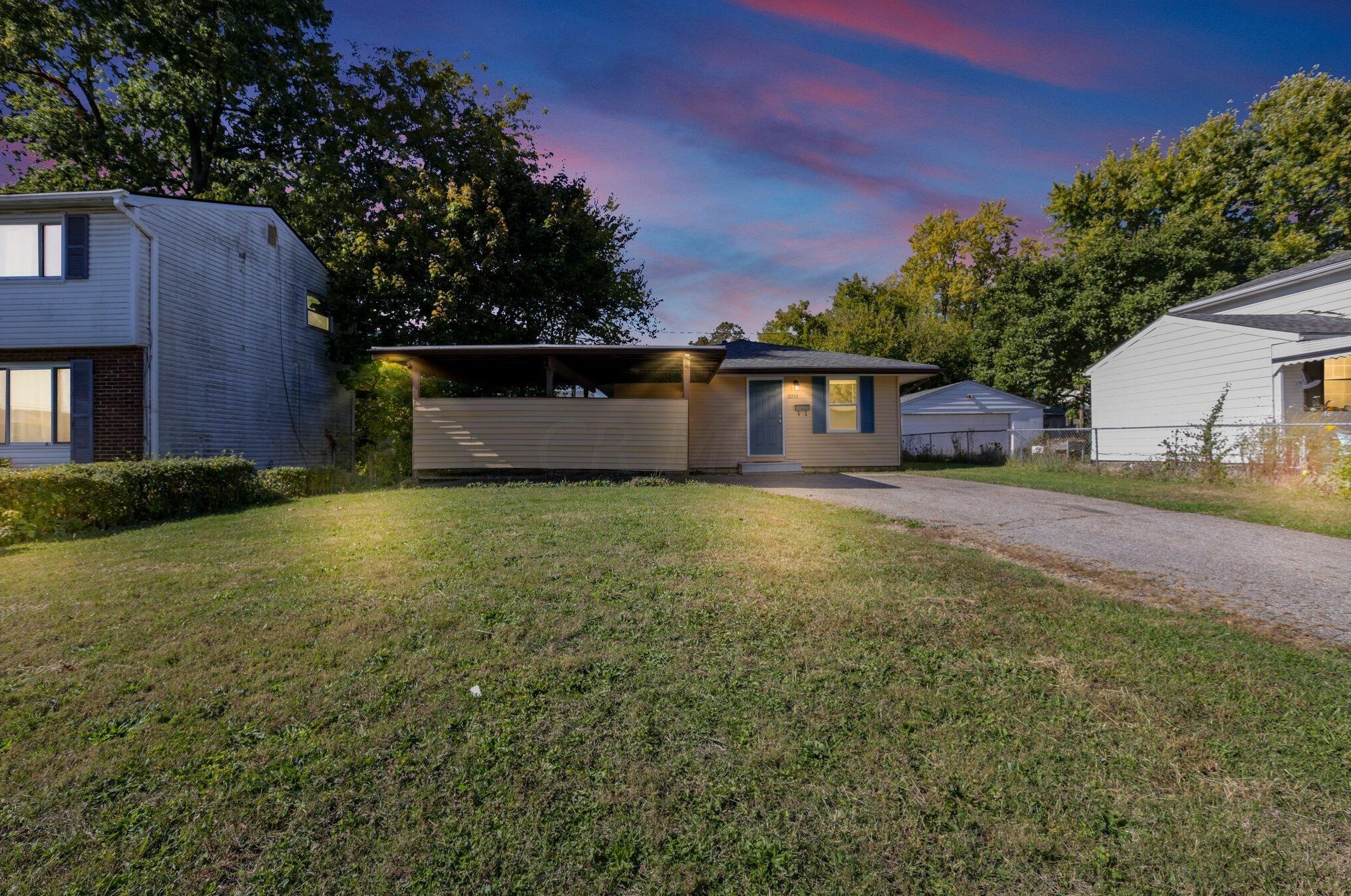 3211 Bluefield Dr, Columbus, OH 43207-3324