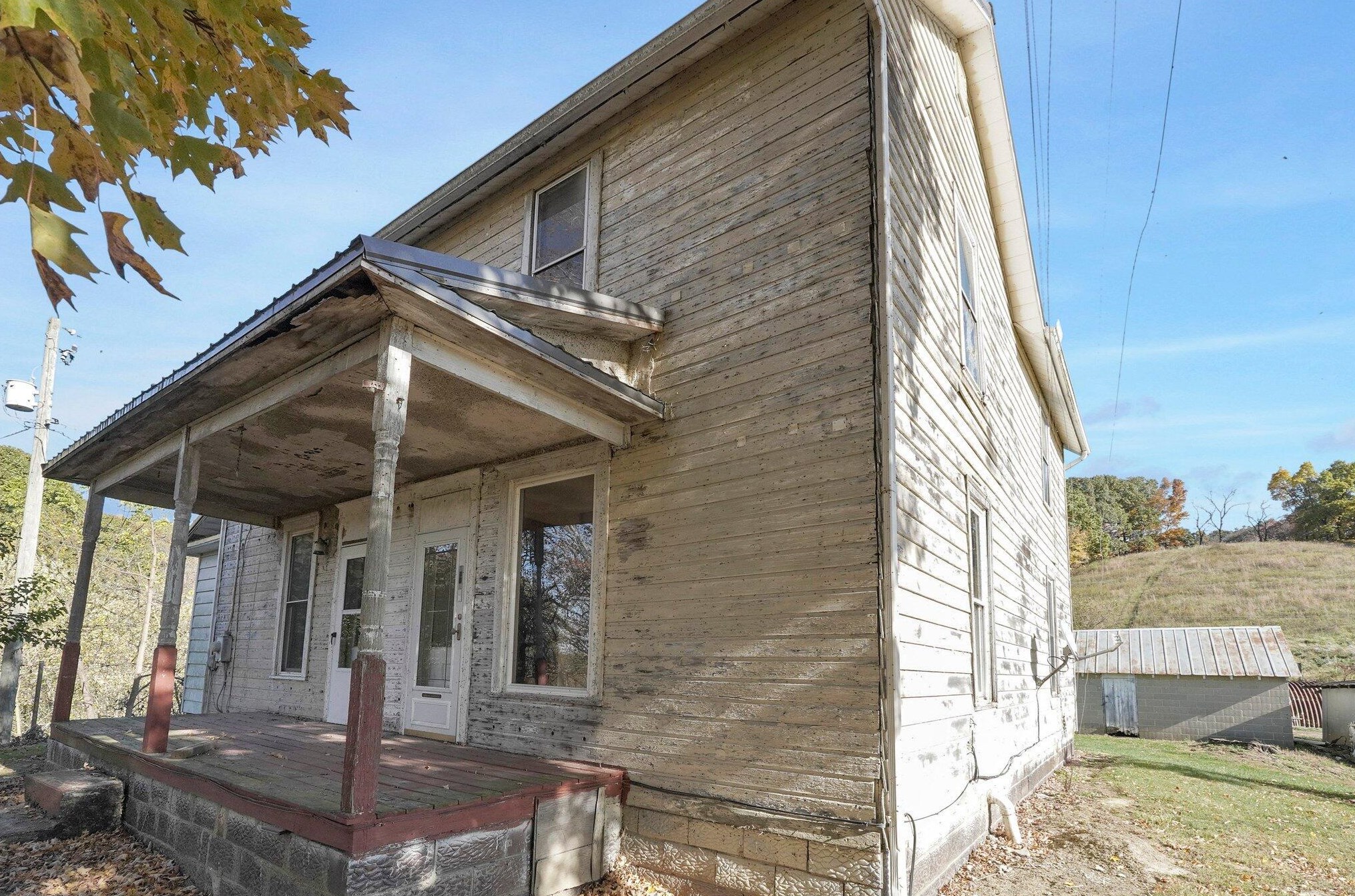 5402 Schmeltzer Rd, Hide Away Hills, OH 43107-9605