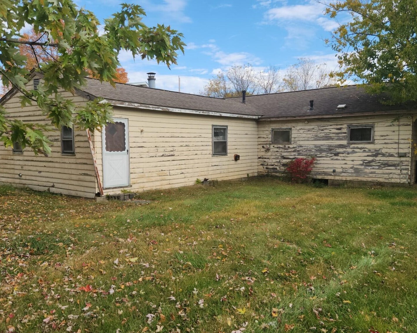 207 1st St, Pleasantville, OH 43148-7704