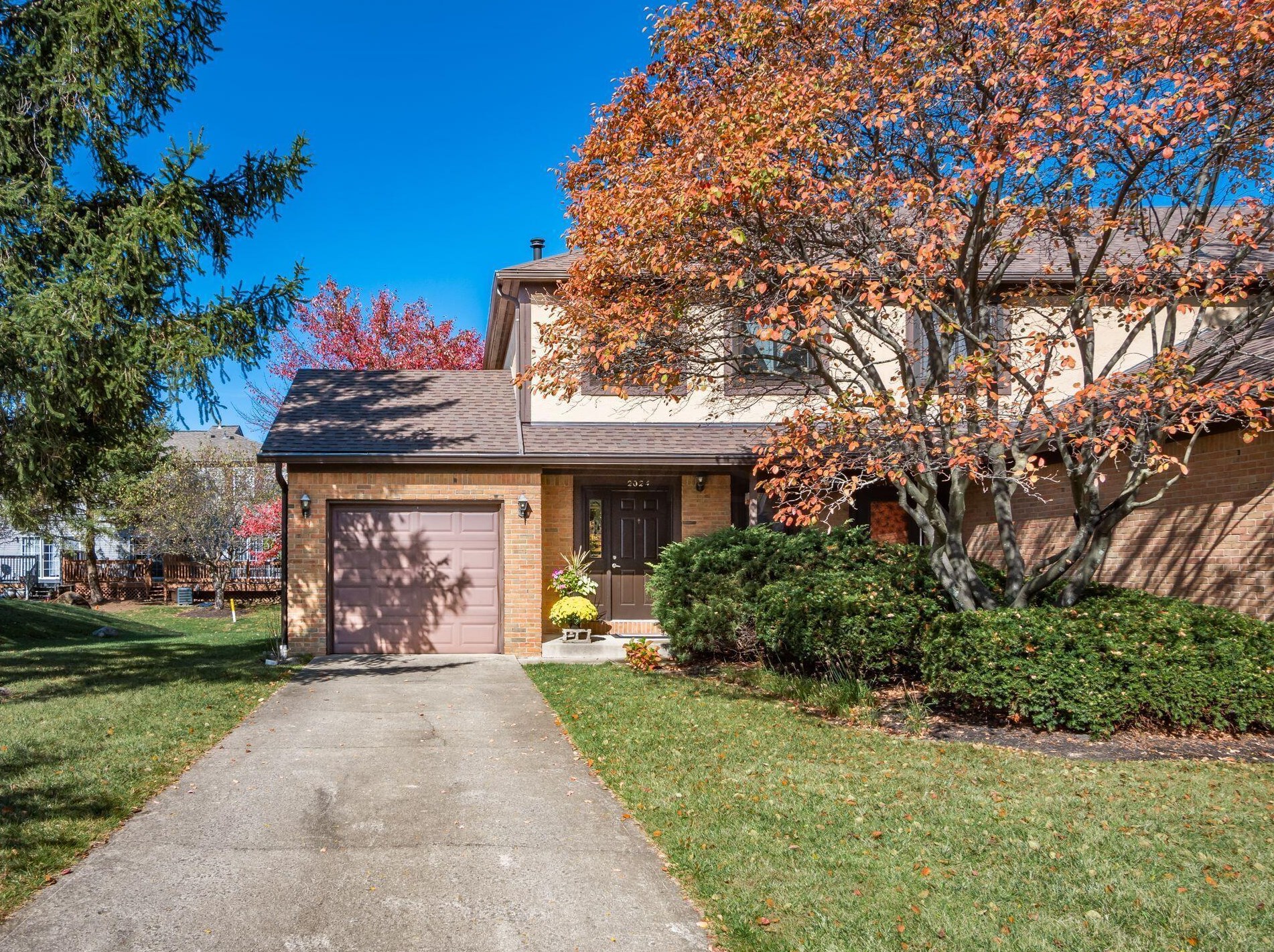 2024 Queensgate Ln, Columbus, OH 43235-7321