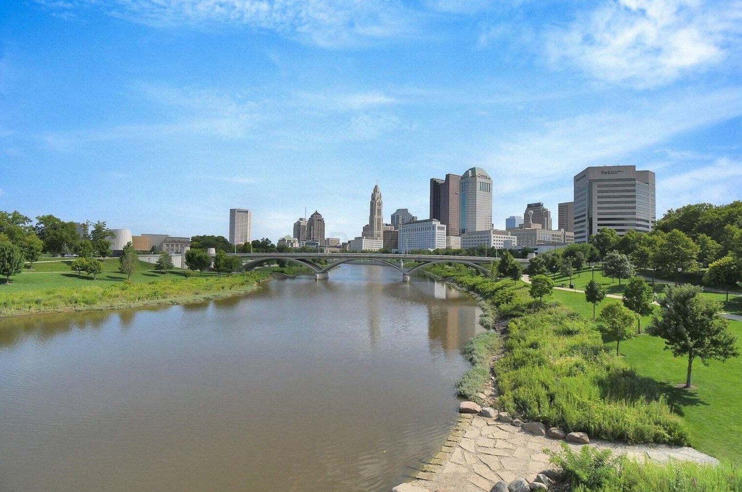 155 Main St, Columbus OH  43215-5000 exterior