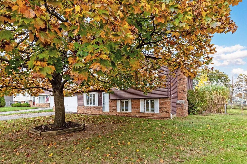 1966 Denise Dr, Columbus, OH 43229-5302
