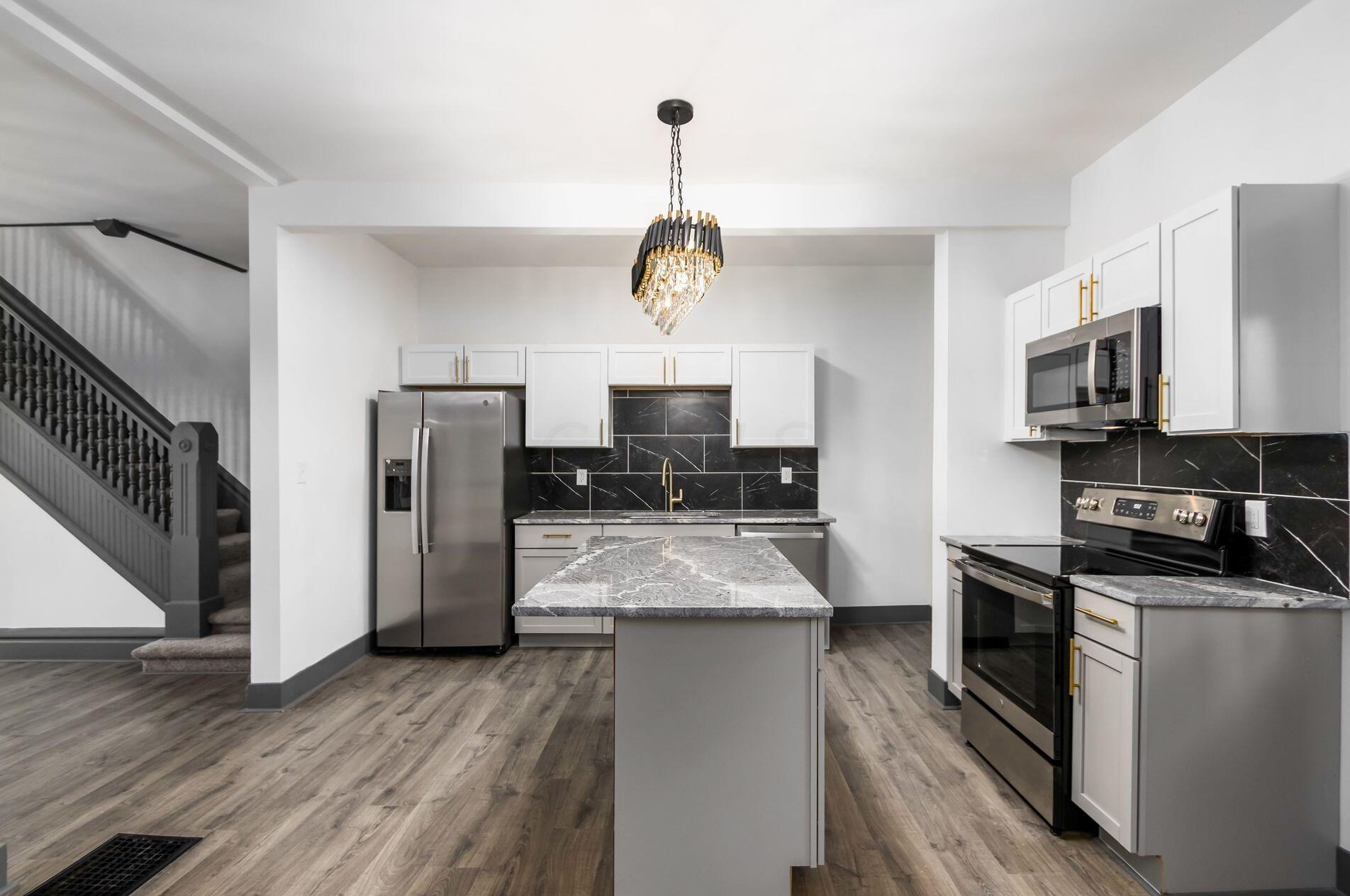 1571 Franklin Ave, Columbus OH 43085-3187 exterior