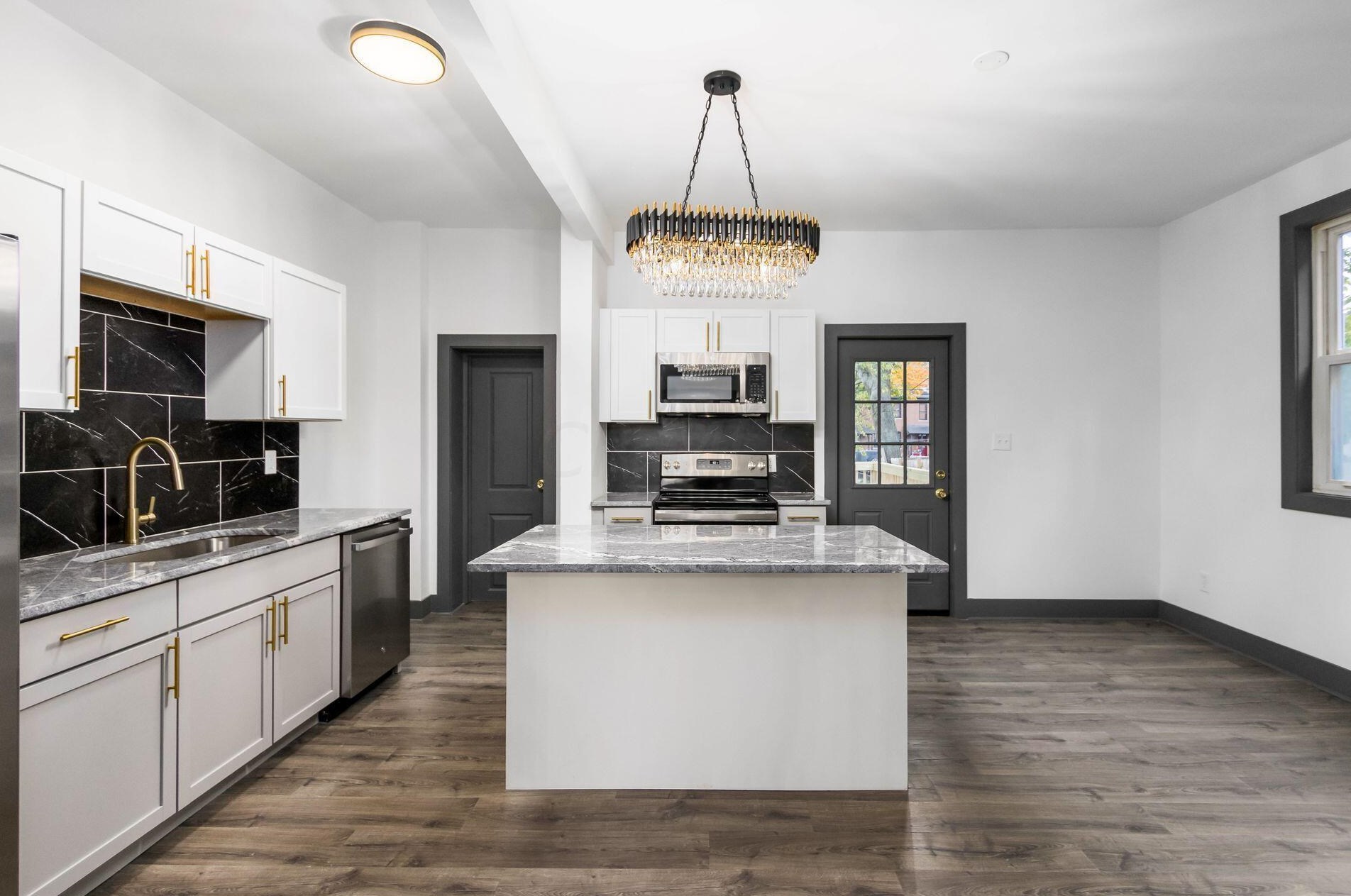 1571 Franklin Ave, Columbus OH 43085-3187 exterior