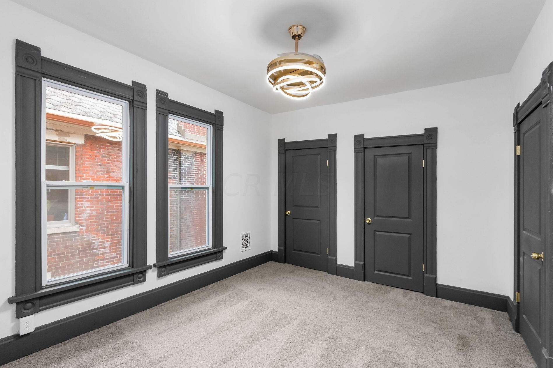 1571 Franklin Ave, Columbus OH 43085-3187 exterior